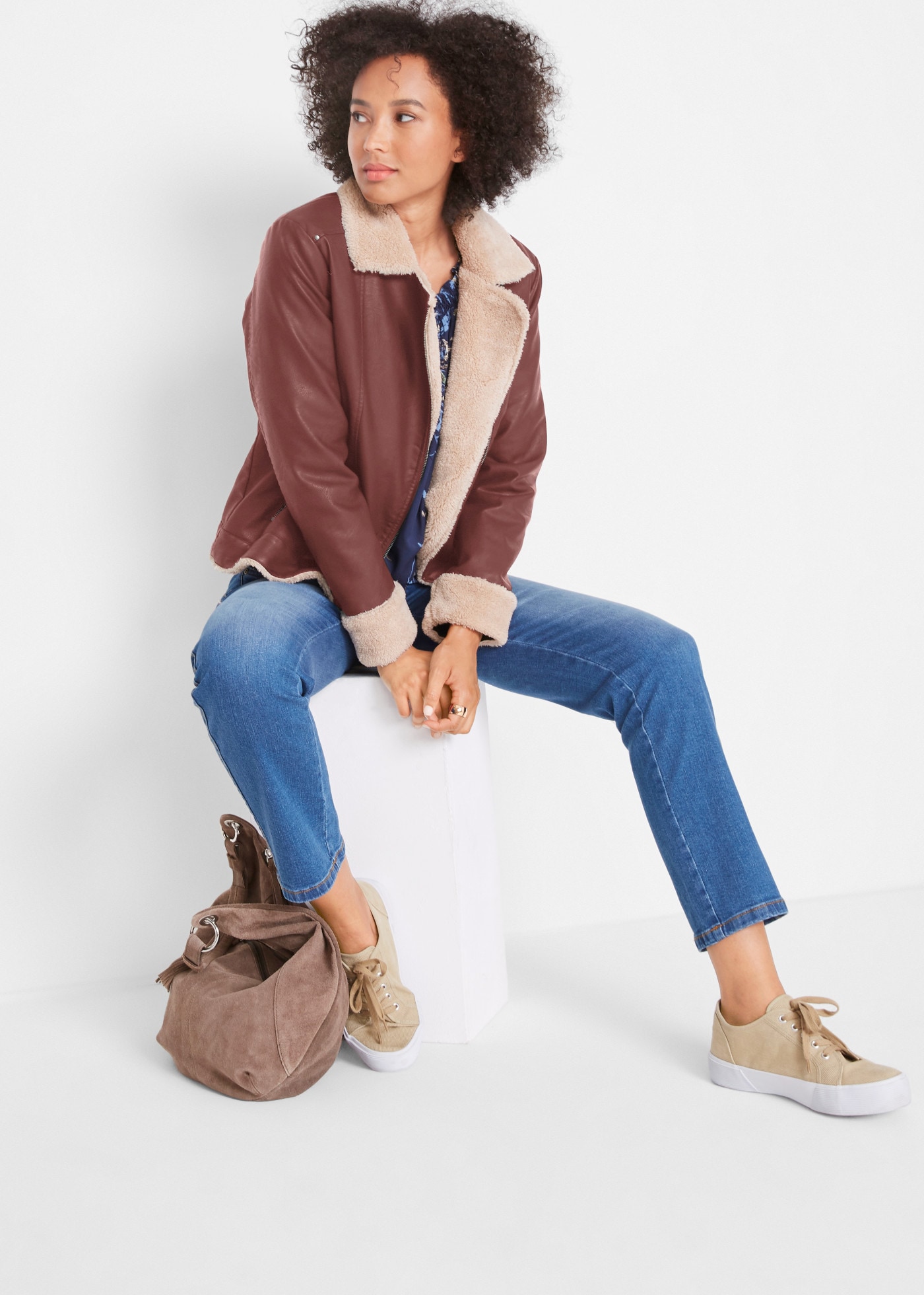 bonprix Veste en imitation cuir »Lederimitat-Jacke, gefüttert« style biker moderne, avec doublure en fausse fourrure Teddy, coupe confortable