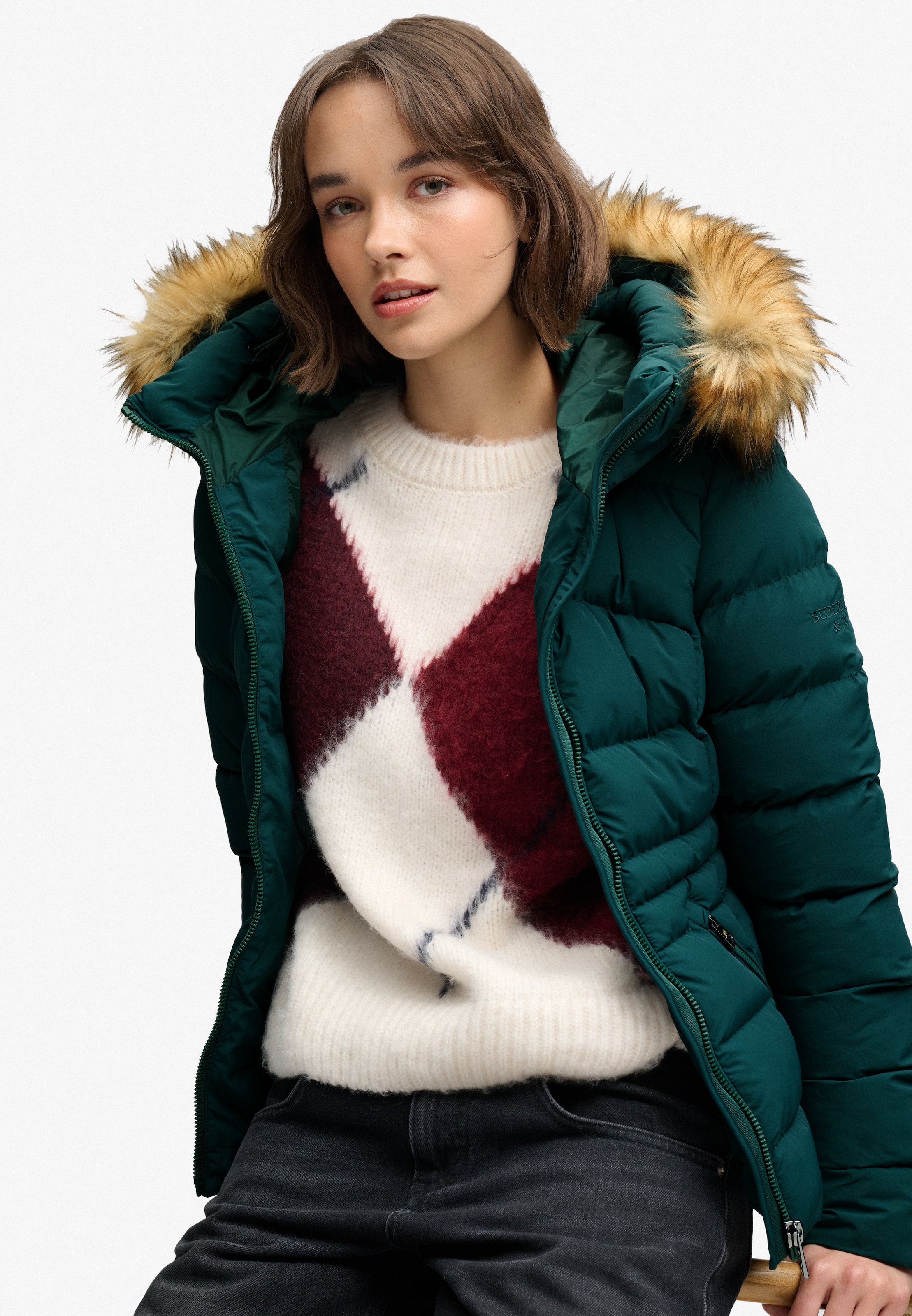 Superdry Veste matelassée »HOOD FAUX FUR FUJI PADDED JKT« avec capuche fibre synthétique, coupe slim