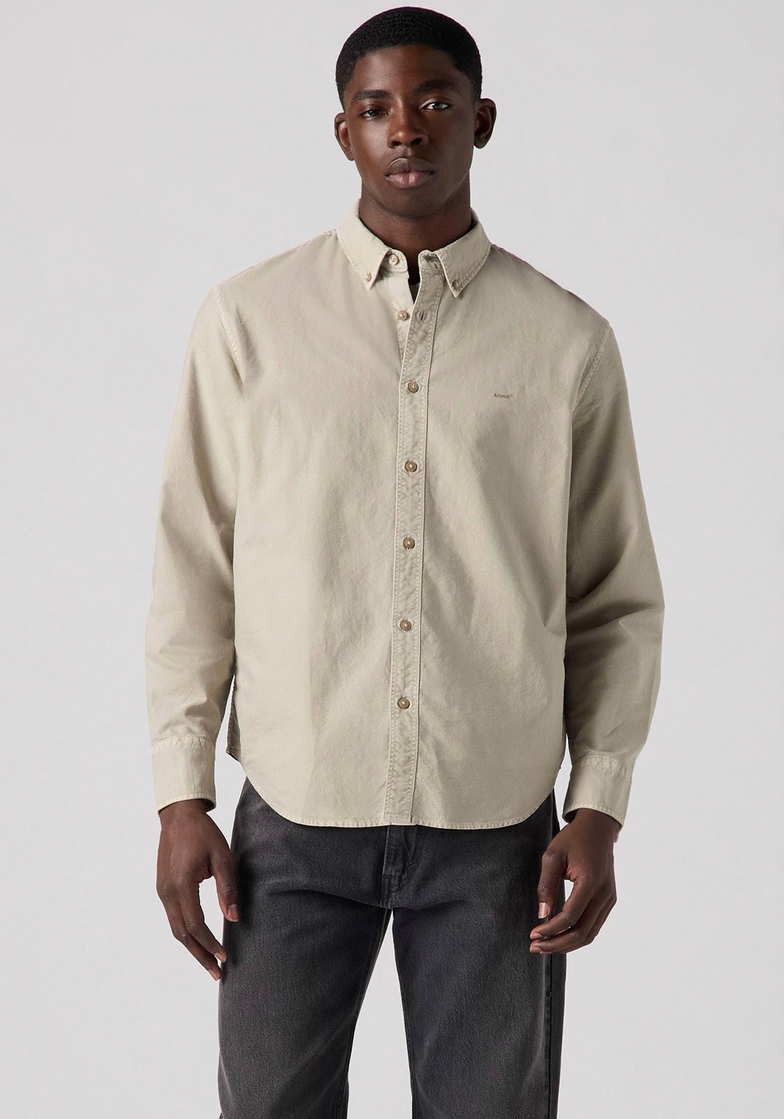 Levi's® Langarmhemd »AUTHENTIC BUTTON DOWN«, mit Ton-in-Ton Logostickerei auf der Brust