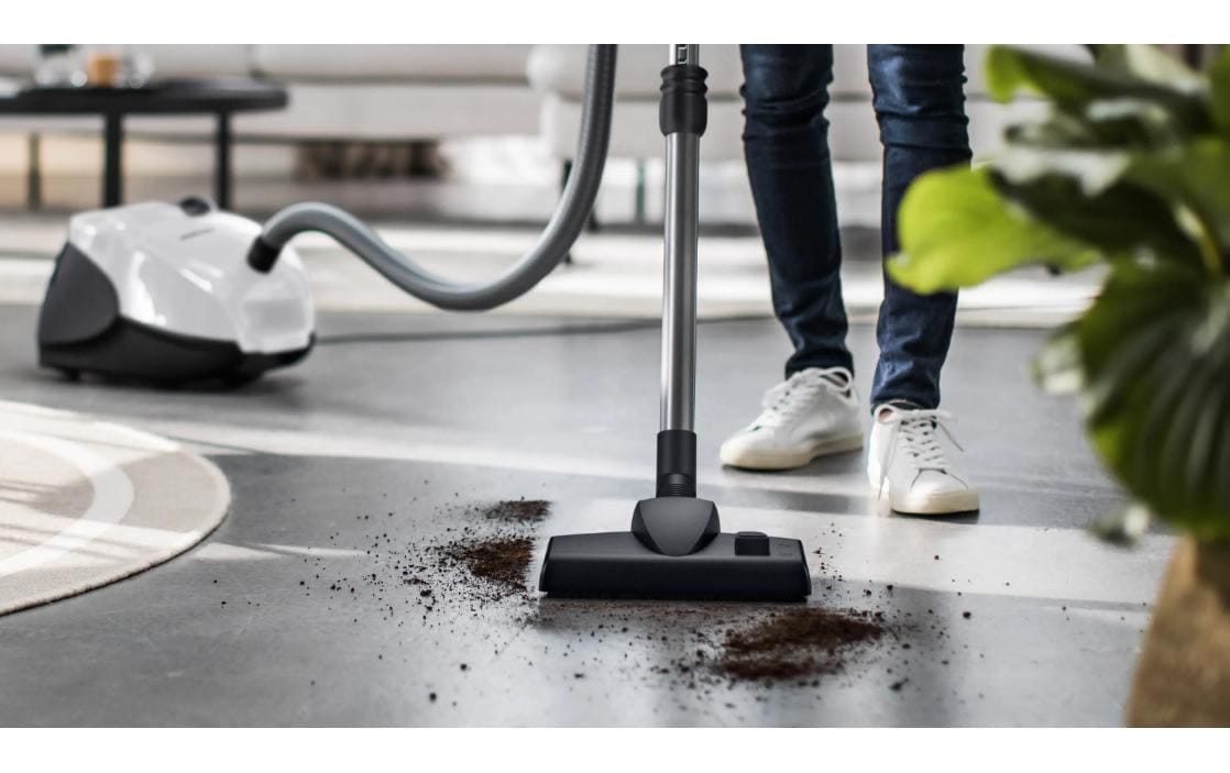 SIEMENS Bodenstaubsauger »VS06WH1T, Made in Germany, Hygiene-Filter, kompakt, leicht« 850 W mit Beutel hohe Saugkraft, spezielle Hartbodendüse, integriertes Zubehör, weiss