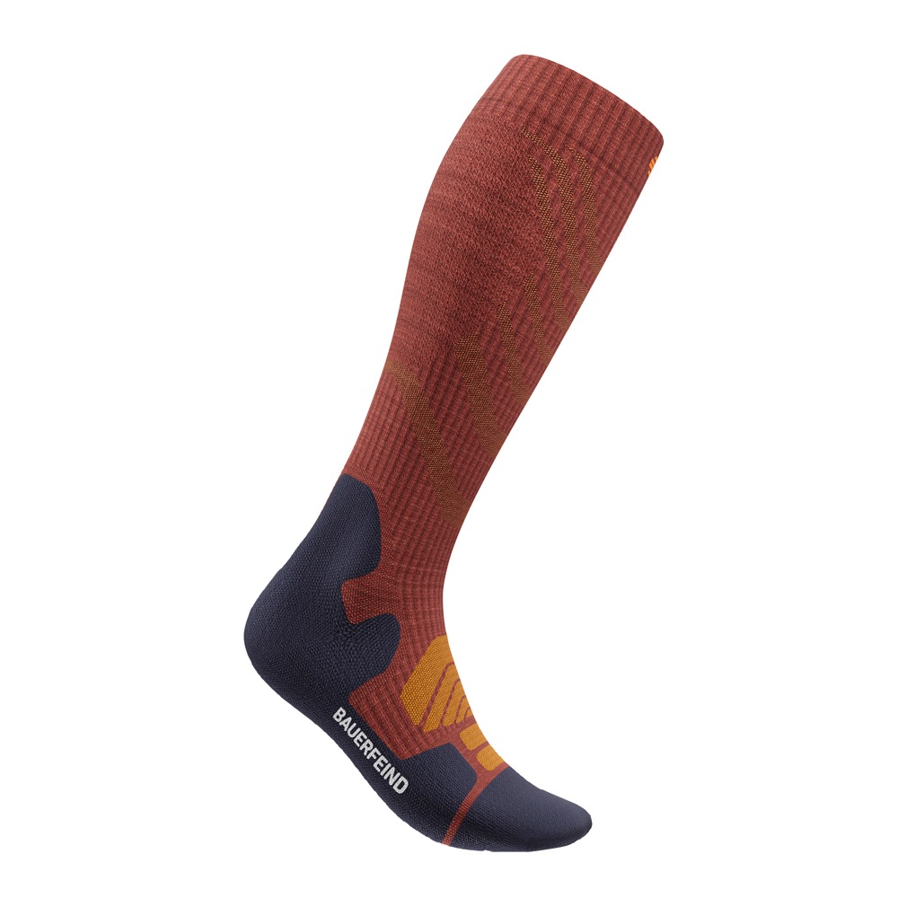 Image of Bauerfeind Sportsocken "OUTDOOR MERINO COMPRESSION SOCKS" für Erwachsene beim Wandern, mit speziellen Kompressionszonen