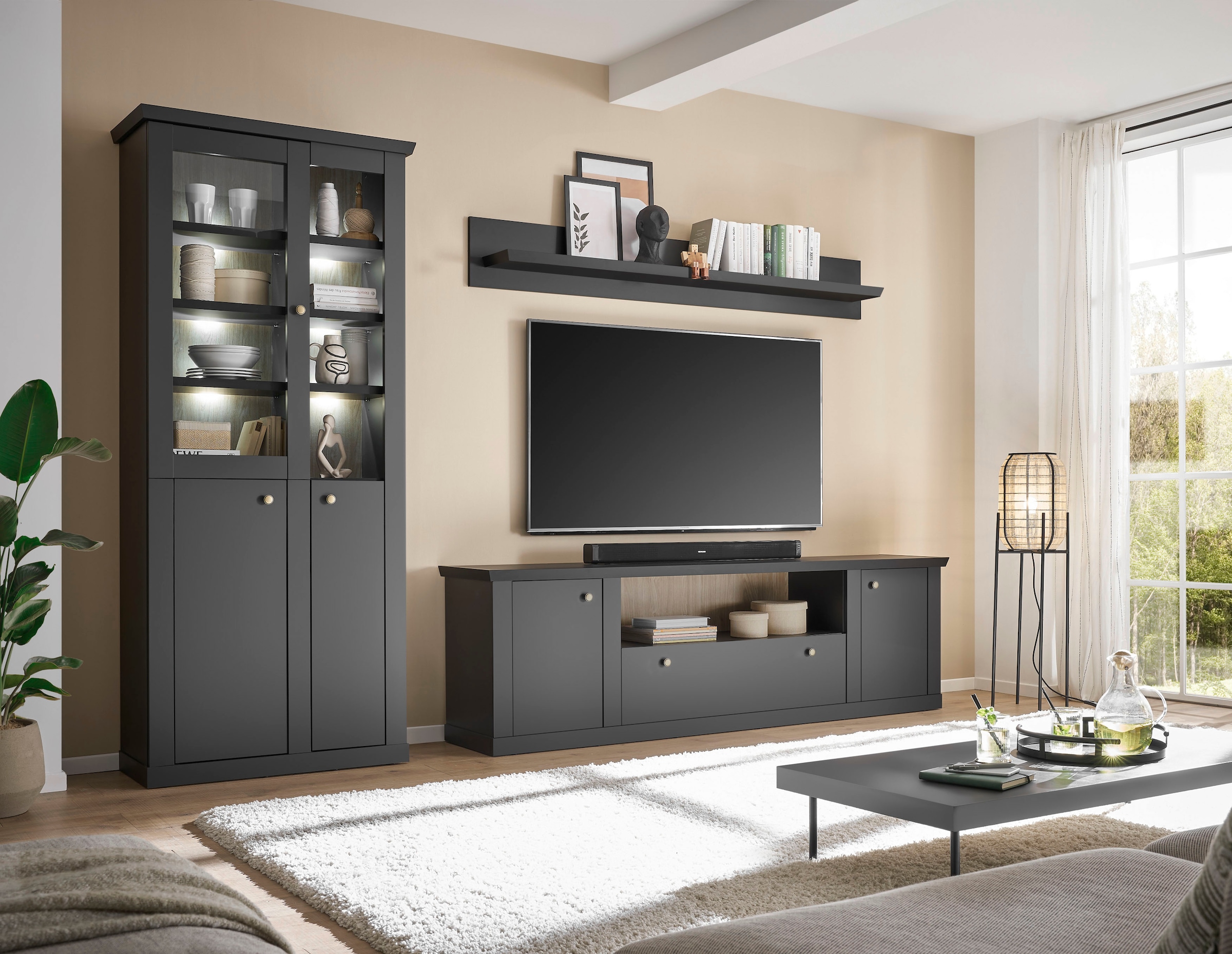 Home affaire Lowboard »Lincoln, moderner TV-Schrank, schwarze Kommode, TV-Unterschrank« edles Design, messingfarbene Knopfgriffe, in 2 Grössen verfügbar