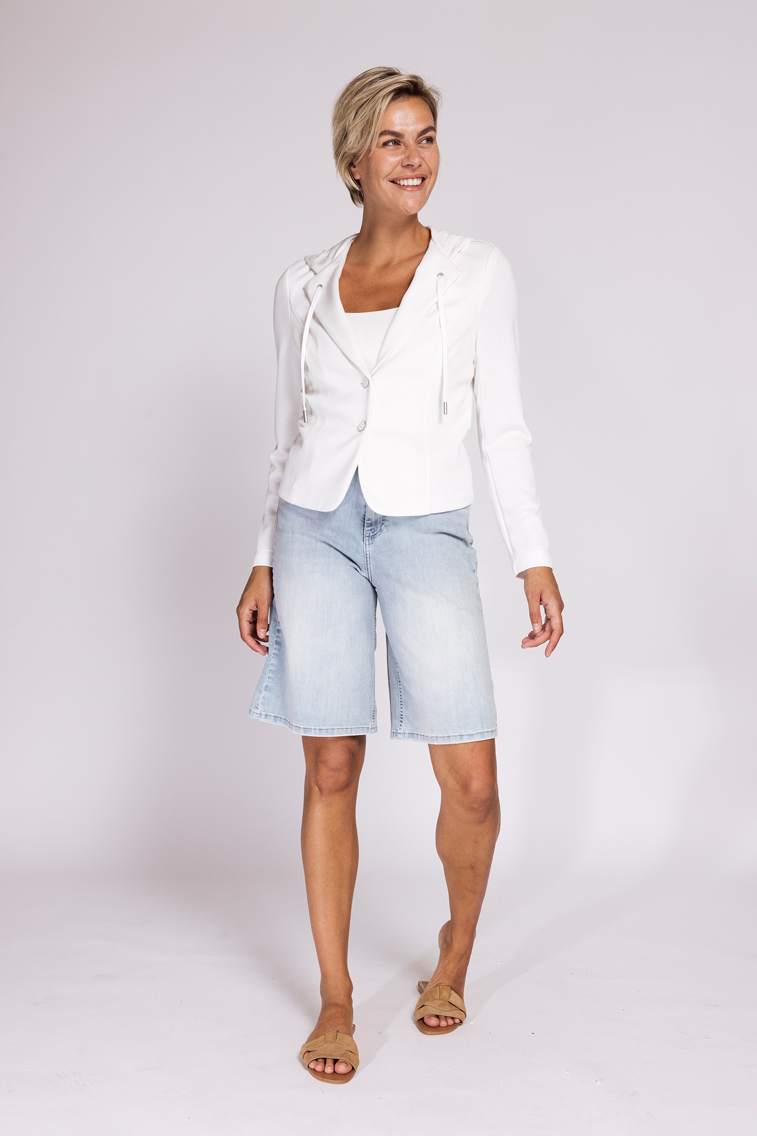 Zhrill Blazer en jersey »DARCIA Blazer mit Kapuze« avec col à revers, longueur couvrant les hanches, coupe cintrée