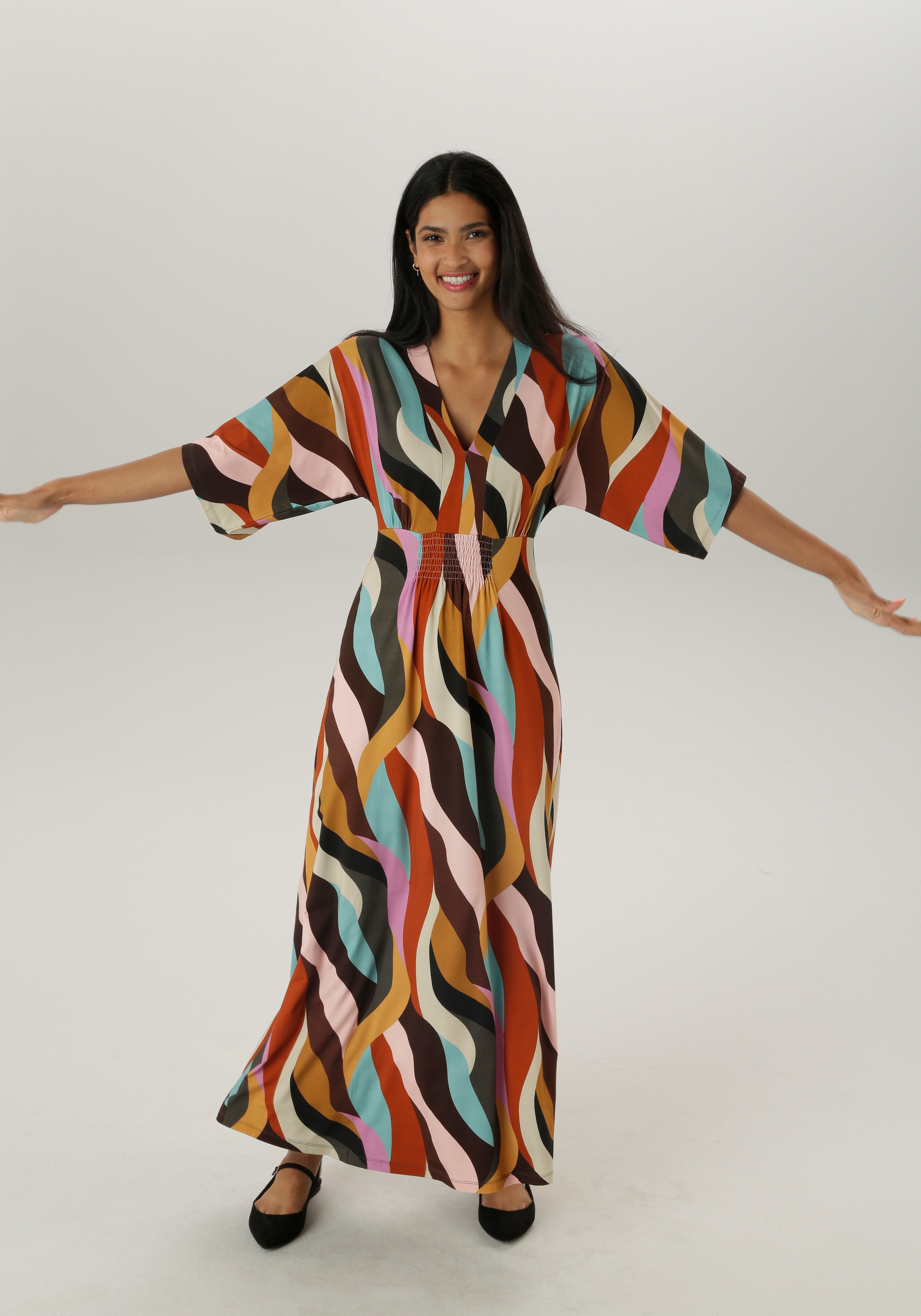 Aniston SELECTED Maxikleid, mit weiten, 3/4-langen Ärmeln