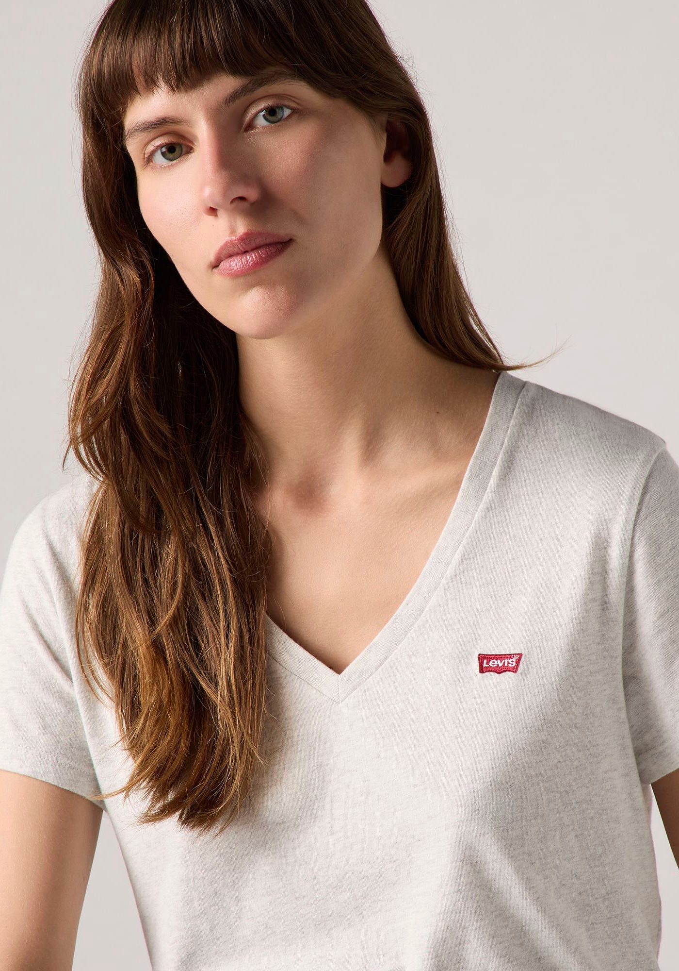 Levi's® V-Shirt »Perfect Tee«, mit kleinem Batwing- Logo
