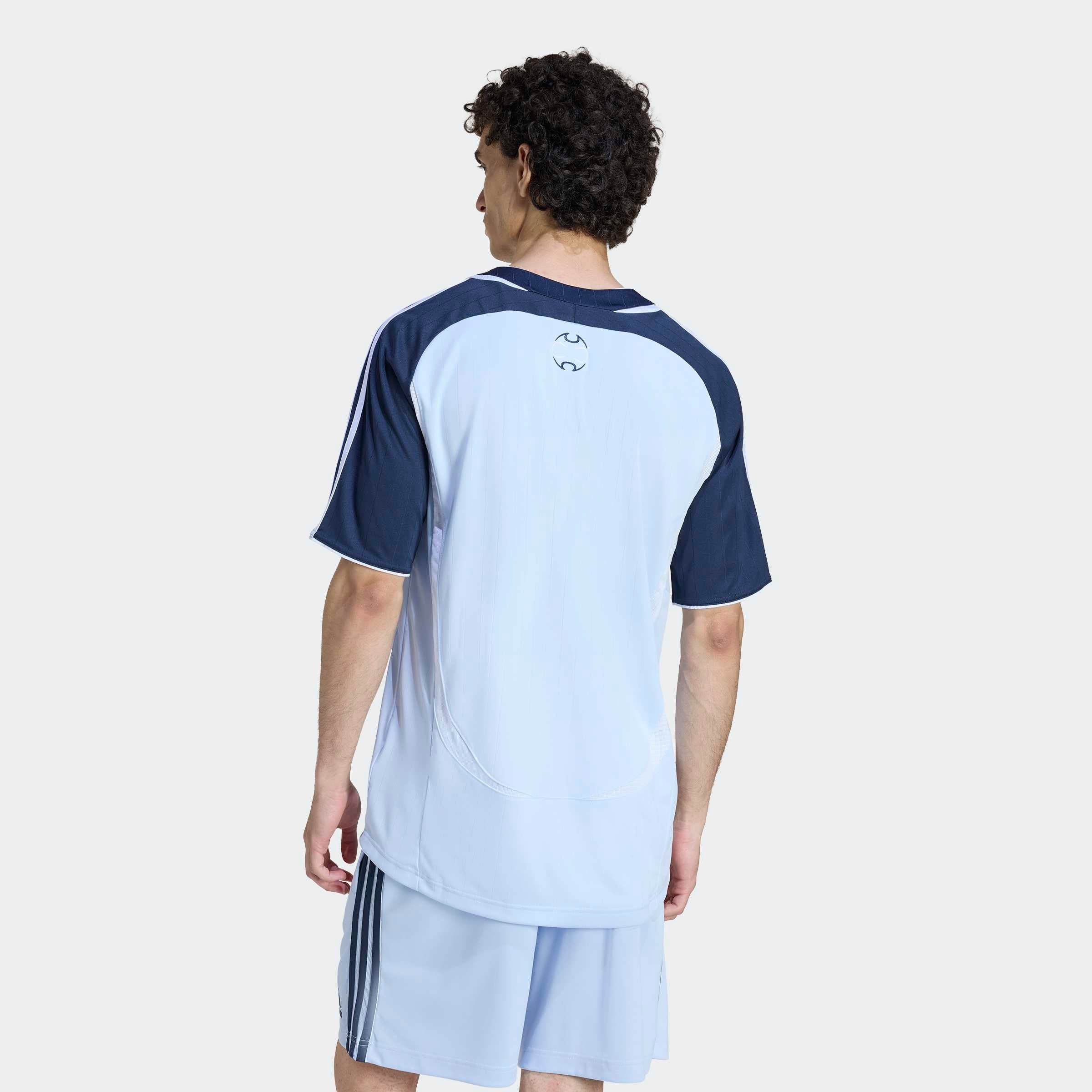 adidas Originals T-Shirt »TEAMGEIST TEE« sportlicher Look, Kurzarm, mit Rundhalsausschnitt
