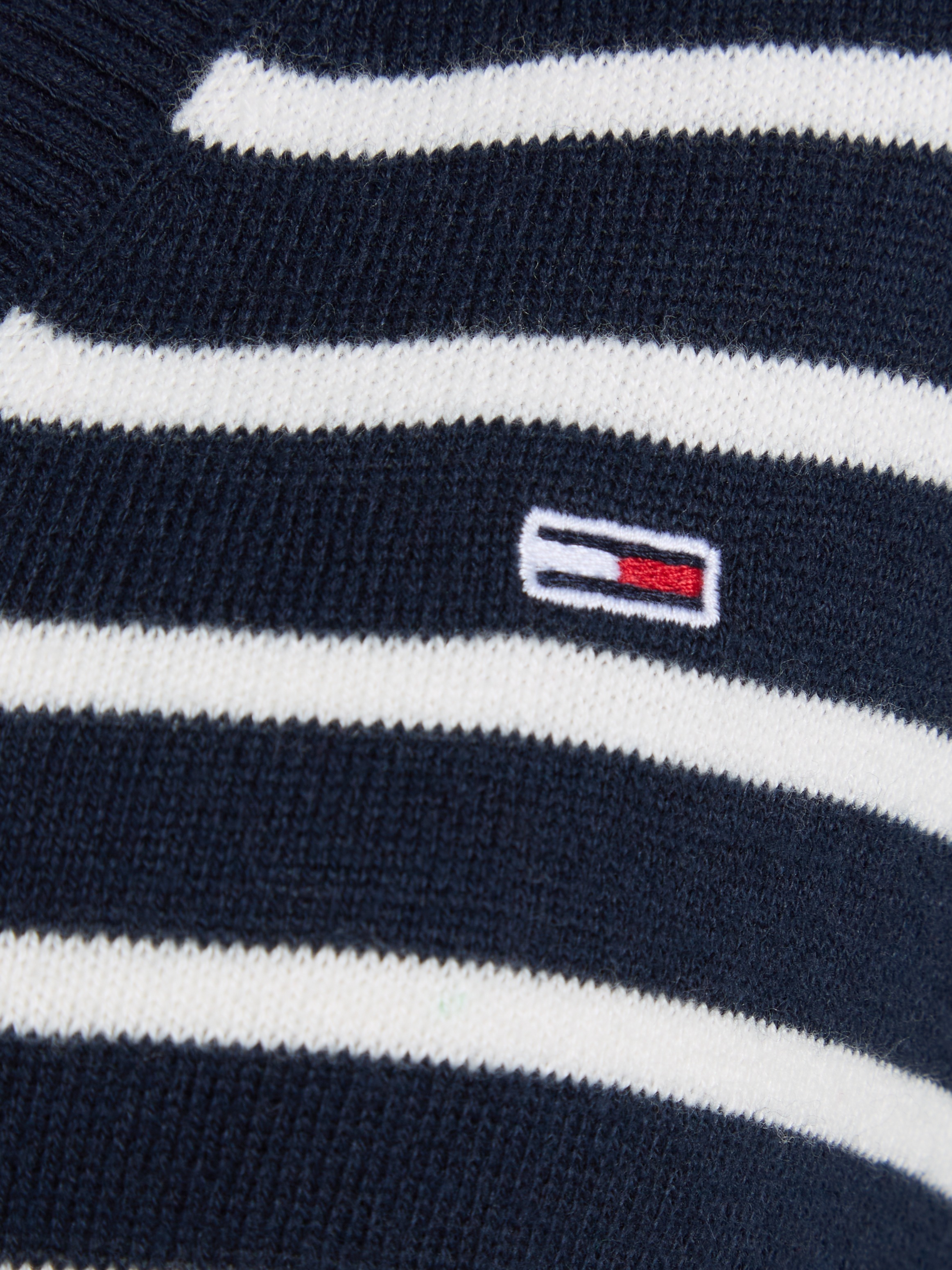 Tommy Jeans Curve V-Ausschnitt-Pullover »TJW ESSENTIAL VNECK SWEATER EXT«, in Grossen Grössen, V-Ausschnitt, mit Viskose