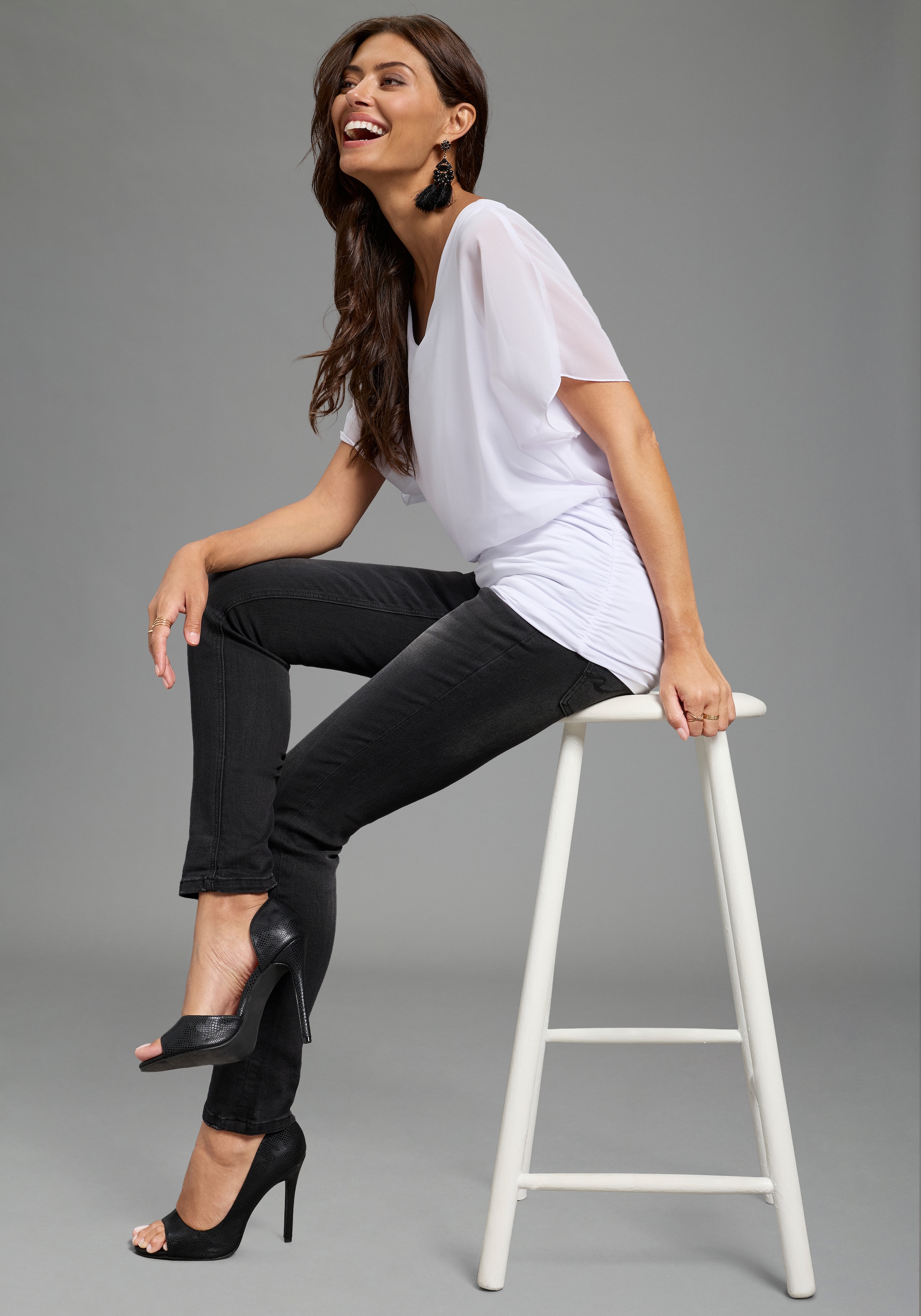 Laura Scott Chiffonbluse figurenbetont, hüftbedeckende Länge, V-Ausschnitt, unifarben