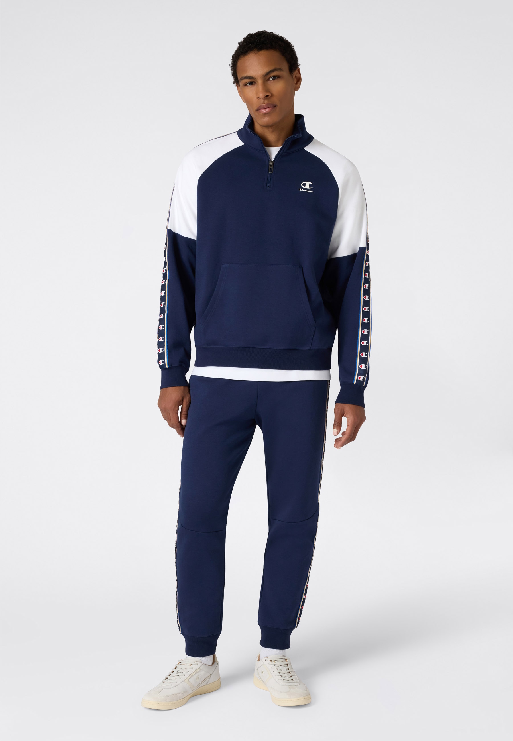 Champion Sweatshirt »Sports-inspired Interlock Half Zip Sweatshirt with Tape detailing«, 1 pièces komfortabler Schnitt, sportlicher Stil, Rundhalsausschnitt
