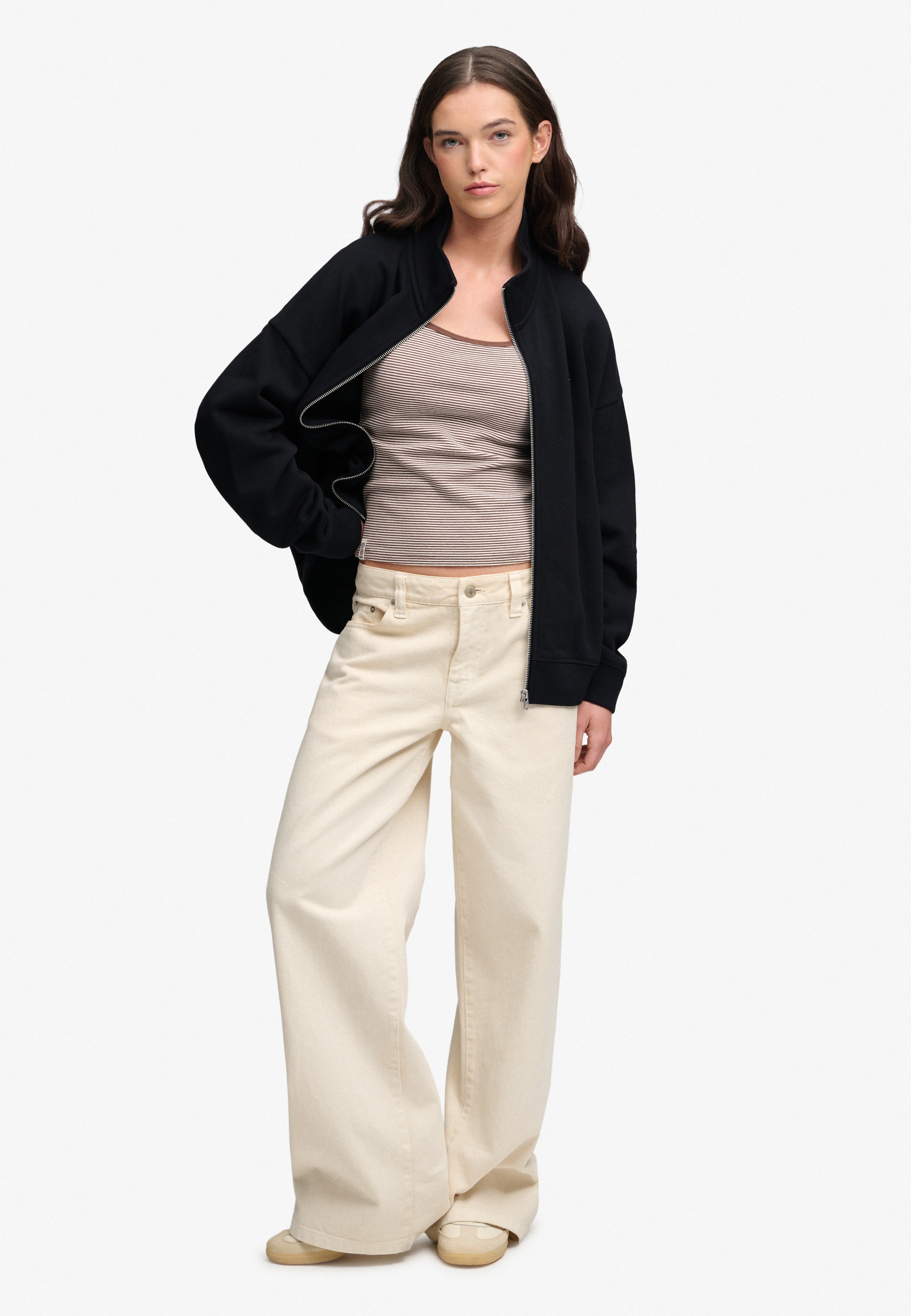Superdry Sweatjacke »SIGNATURE EMB OVERSIZED TRACK« Oversize-Passform, mit Reissverschluss, hoch geschlossener Ausschnitt