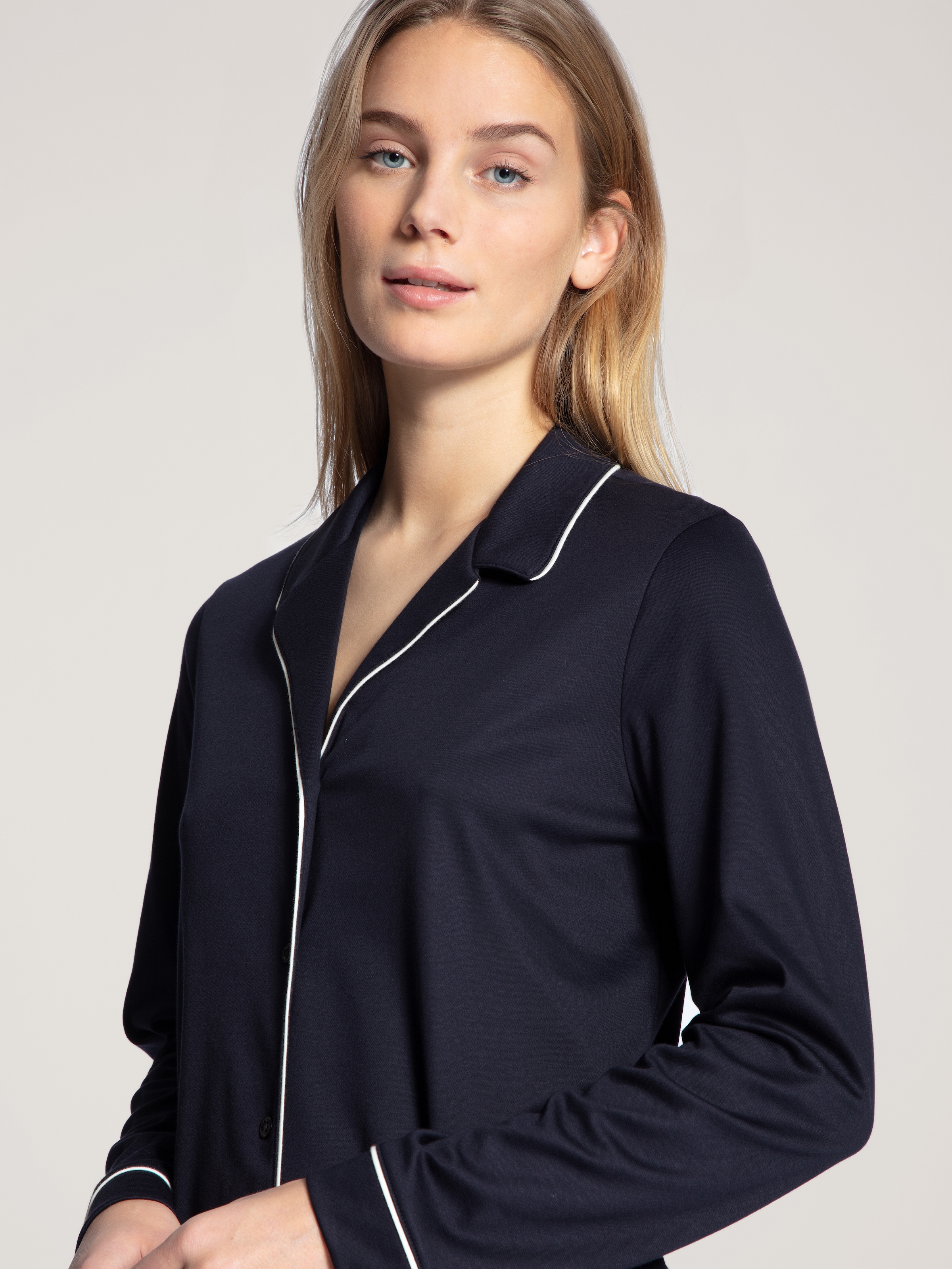CALIDA Schlafanzug »Night Lovers«, (2 tlg.), Shirt mit Knopfleiste, Baumwolle. langärmelig
