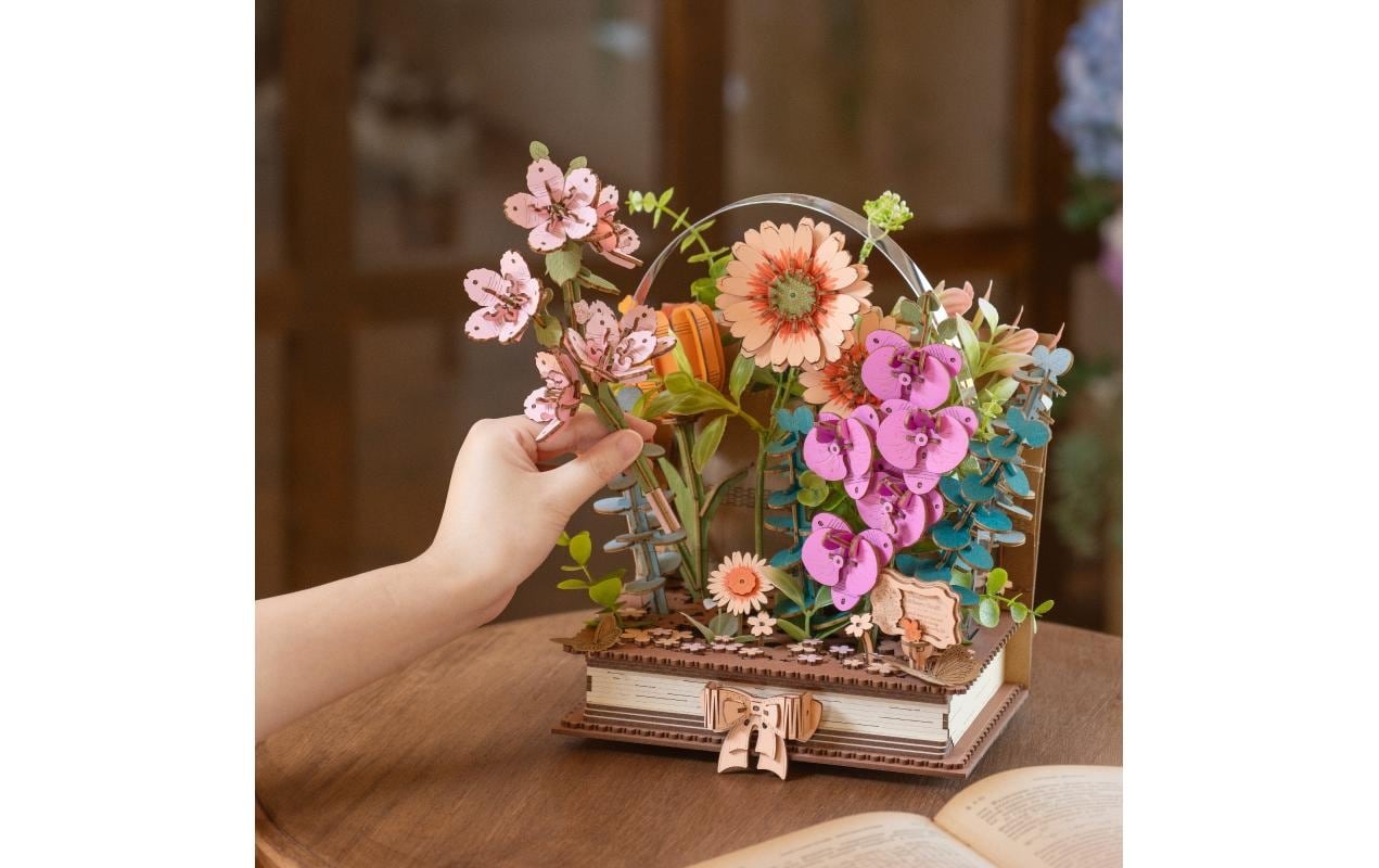 Image of Modellbausatz "Rolife Wooden Blooming Book 3D-Holzpuzzle Diorama 522 Teile" 522 Stk. tlg.