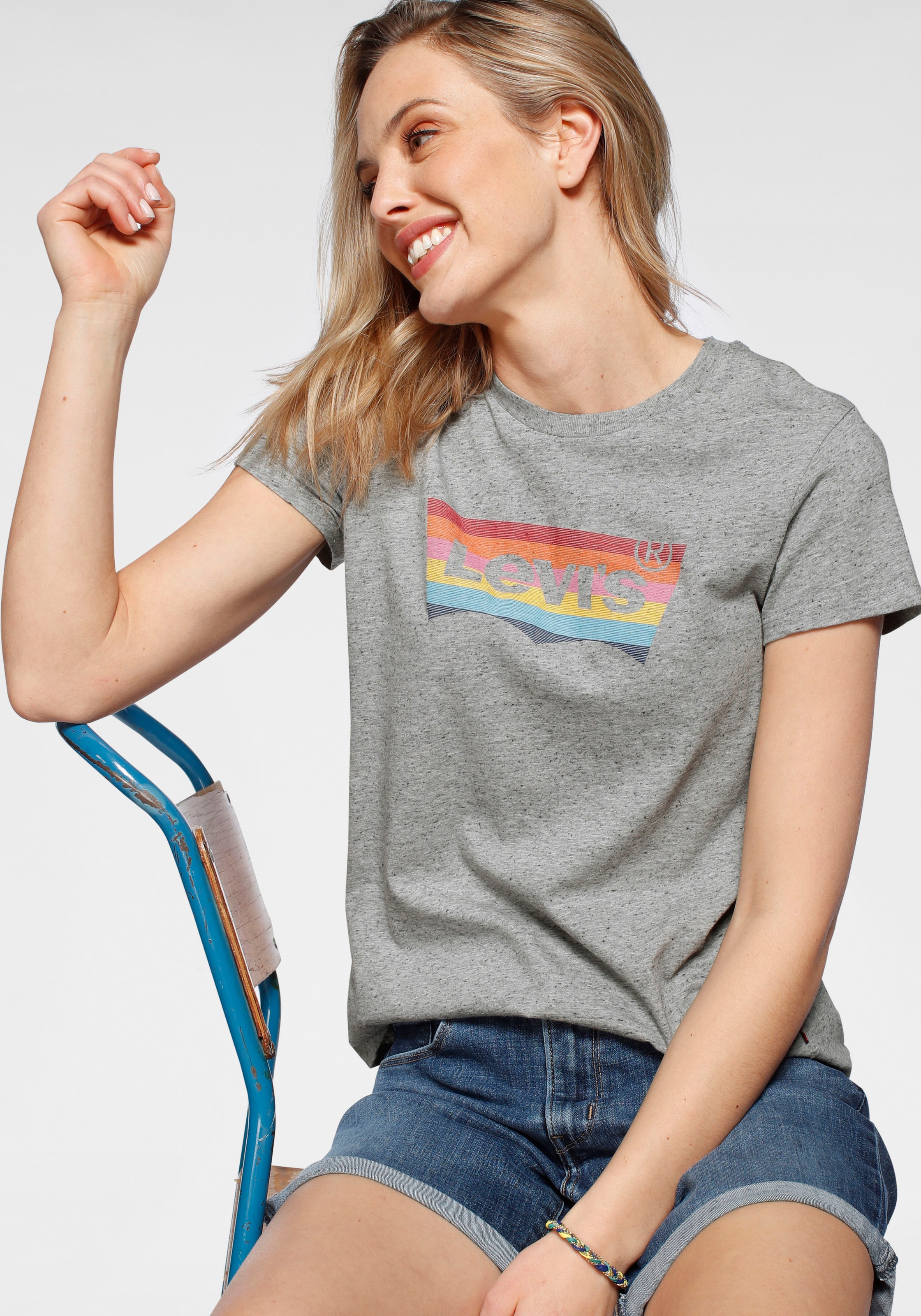 Image of Levi's® T-Shirt »The Perfect Tee Pride Edition«, Print in Regenbogenfarben bei Ackermann Versand Schweiz