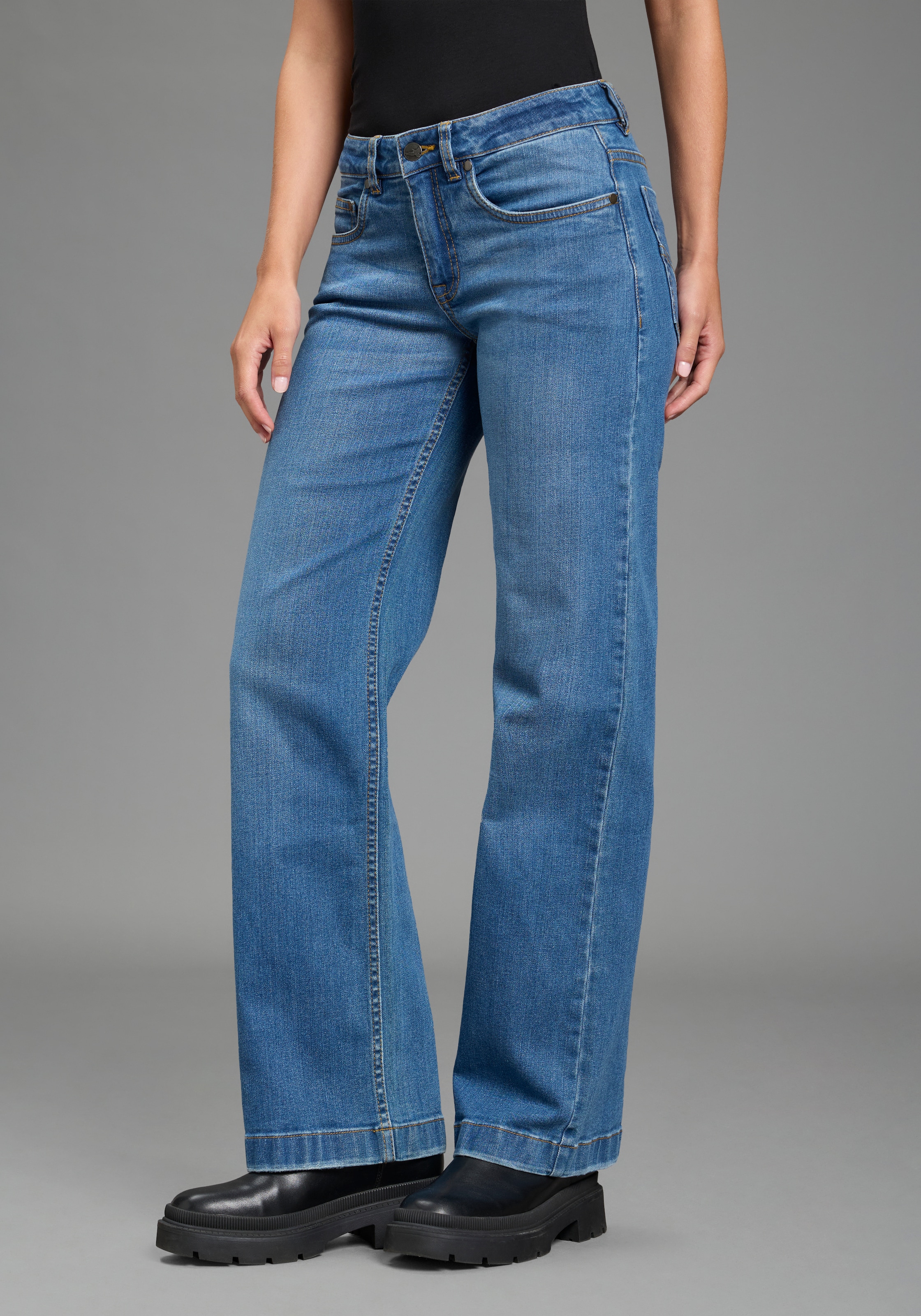 Arizona Weite Jeans "mit modischem Beinverlauf" mit geradem Beinverlauf, knöchellange Schnittform, normale Leibhöhe