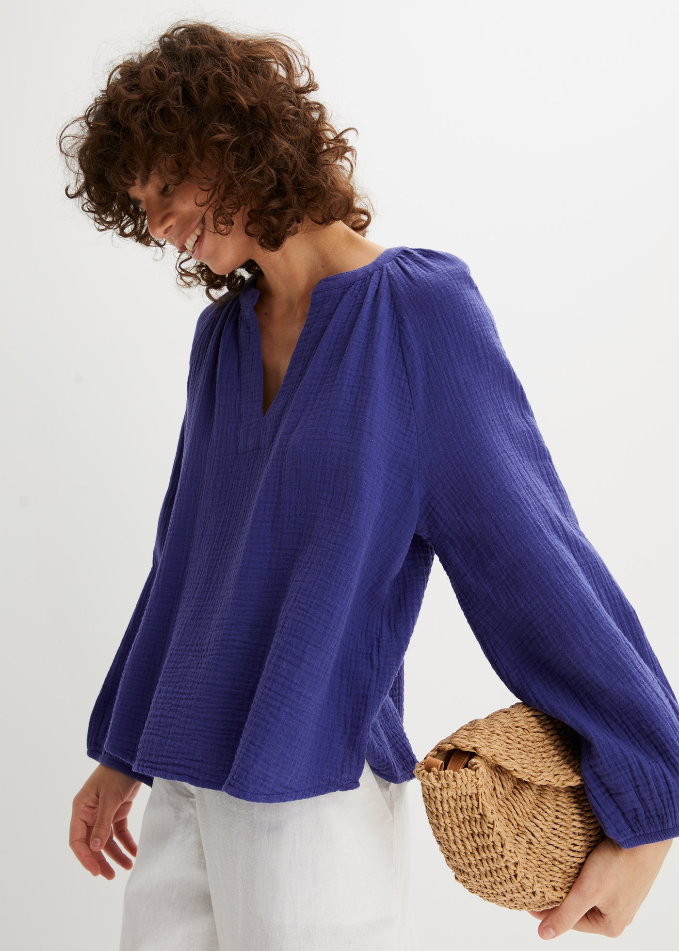 Image of bonprix Shirtbluse "Oversize-Bluse aus Musselin" Oversize-Passform, mit V-Ausschnitt, aus Baumwolle, 3/4-Ärmeln