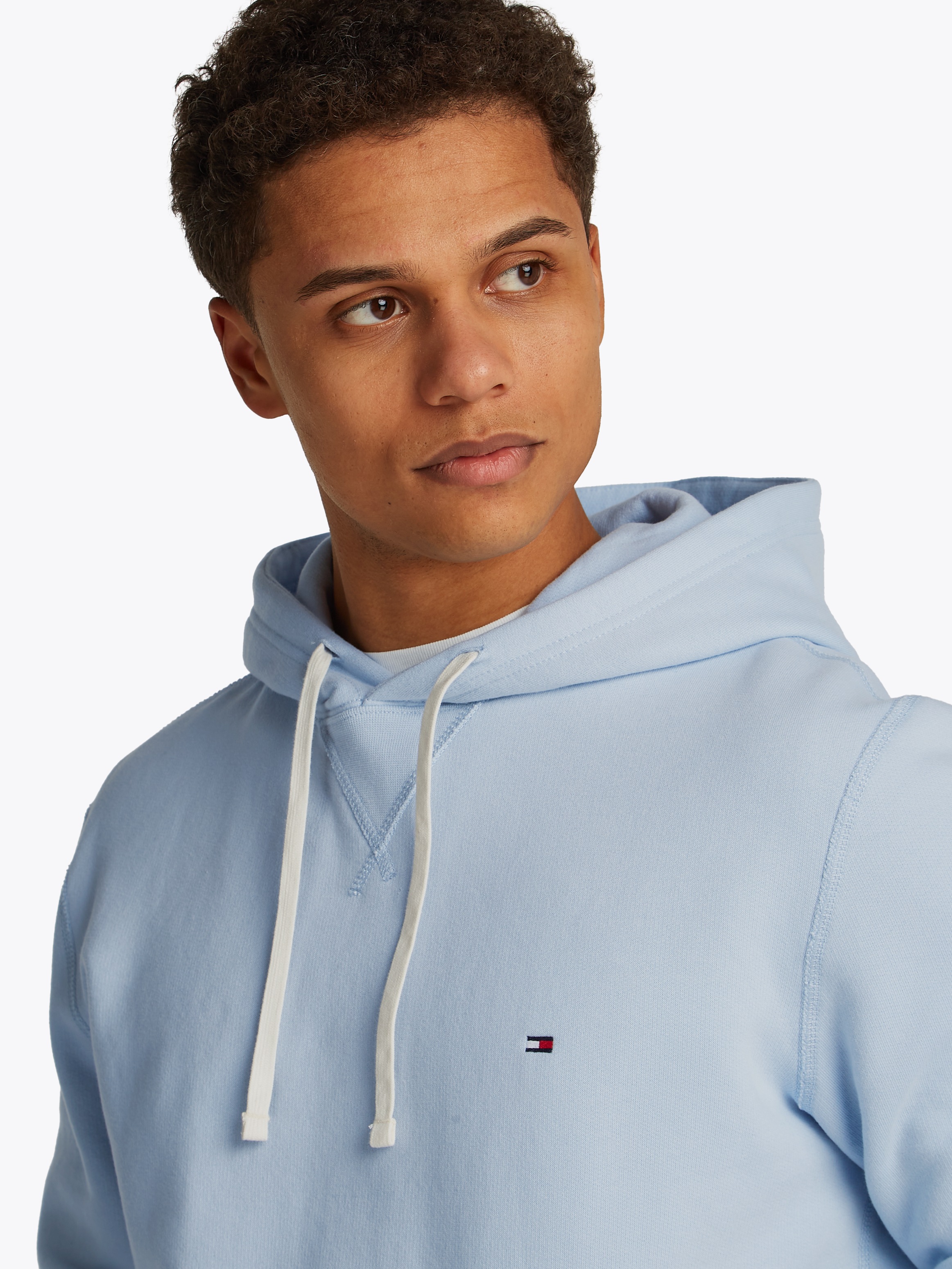 Tommy Hilfiger Hoodie »ESS SEASONAL FLEECE HOODY«, mit Logostickerei