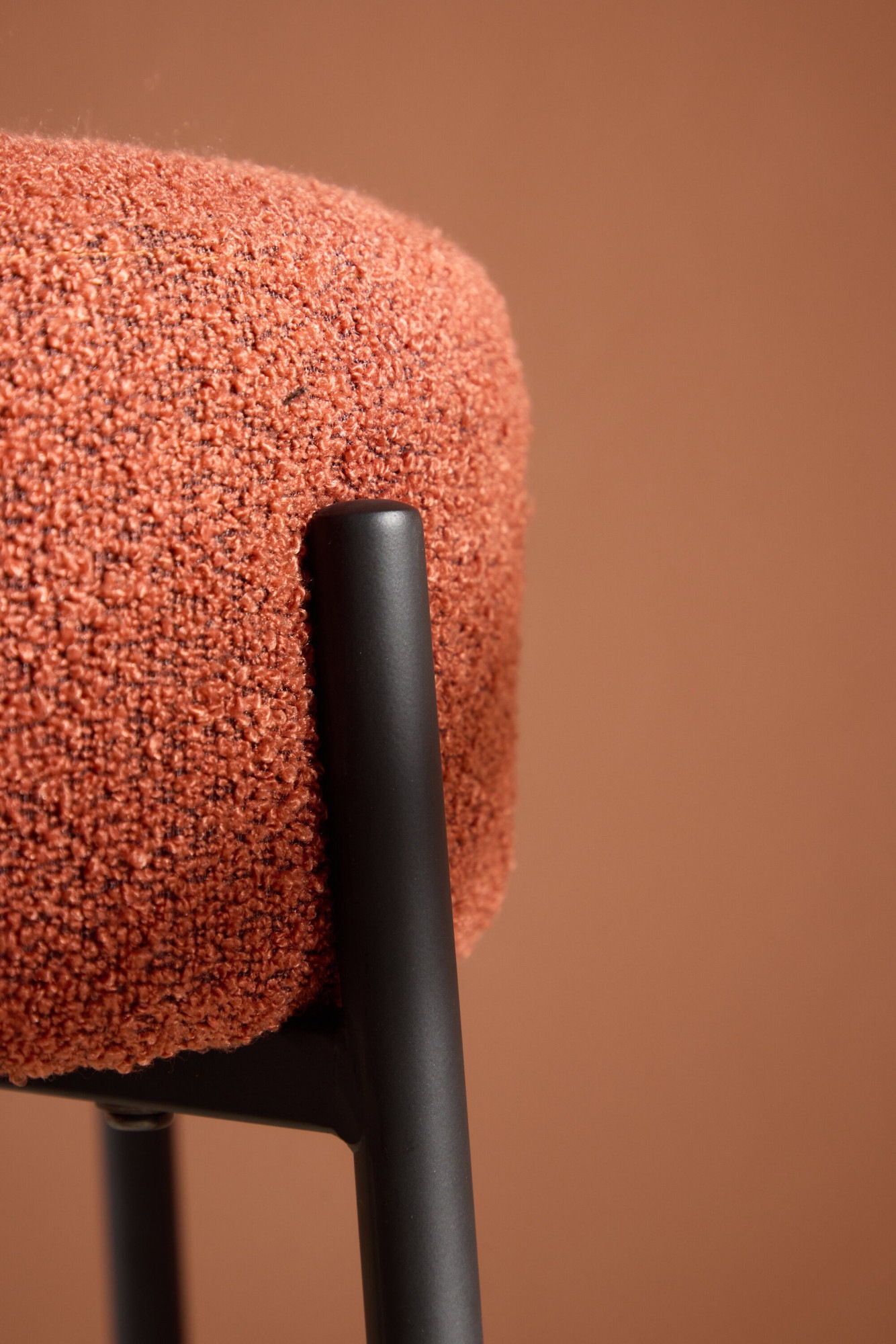 Venture Home Barhocker »Tucson, Barhocker in Bouclé, niedrige Sitzfläche, belastbar bis 150 kg« Tresenstuhl, Bouclé-Bezug, Stahlbeine, Fussstütze, modern
