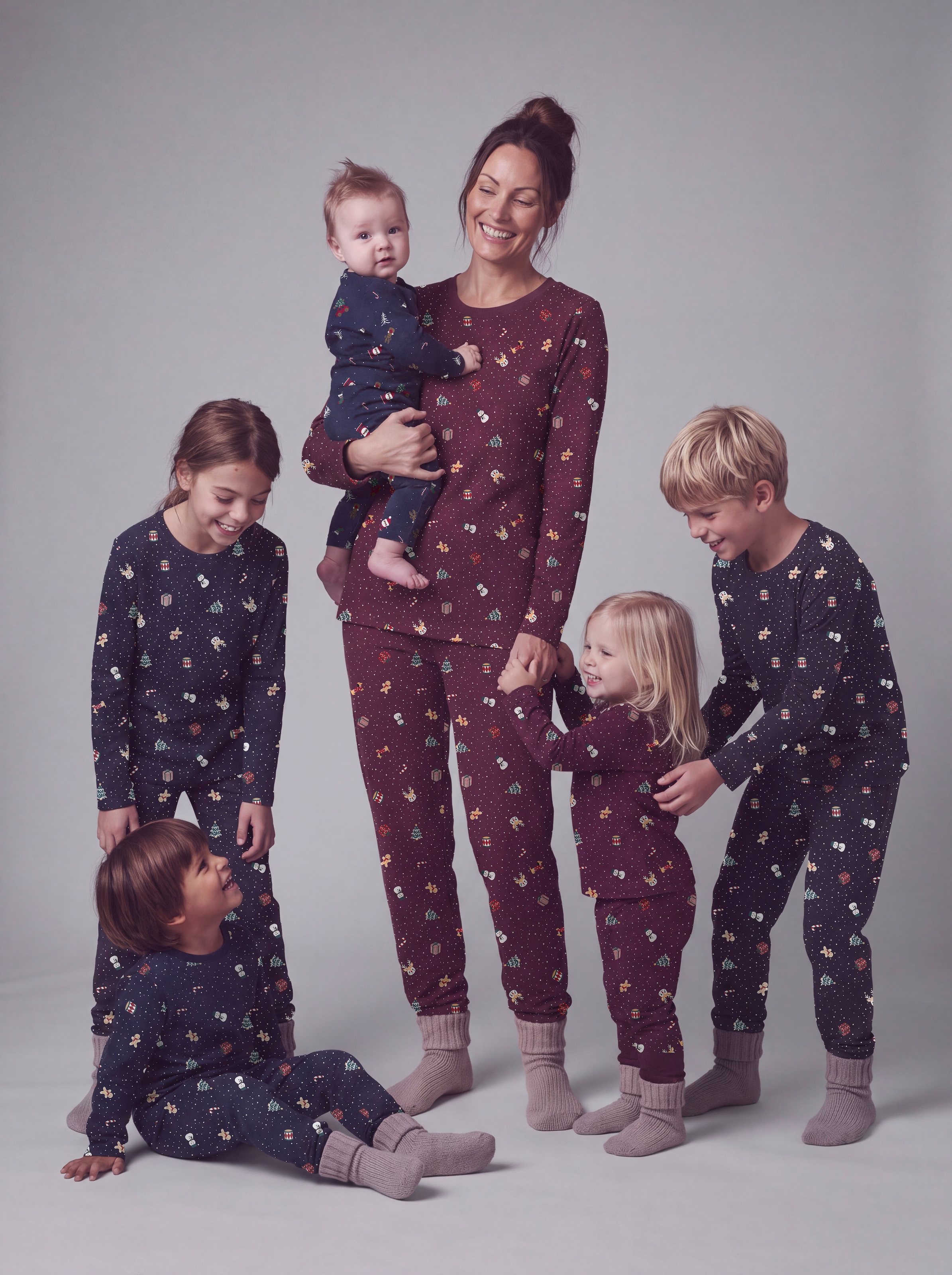 Name It Strampler »NBNVISMAS LS NIGHTSUIT« aus Baumwollmischung, mit elastischem Jersey, Langarm