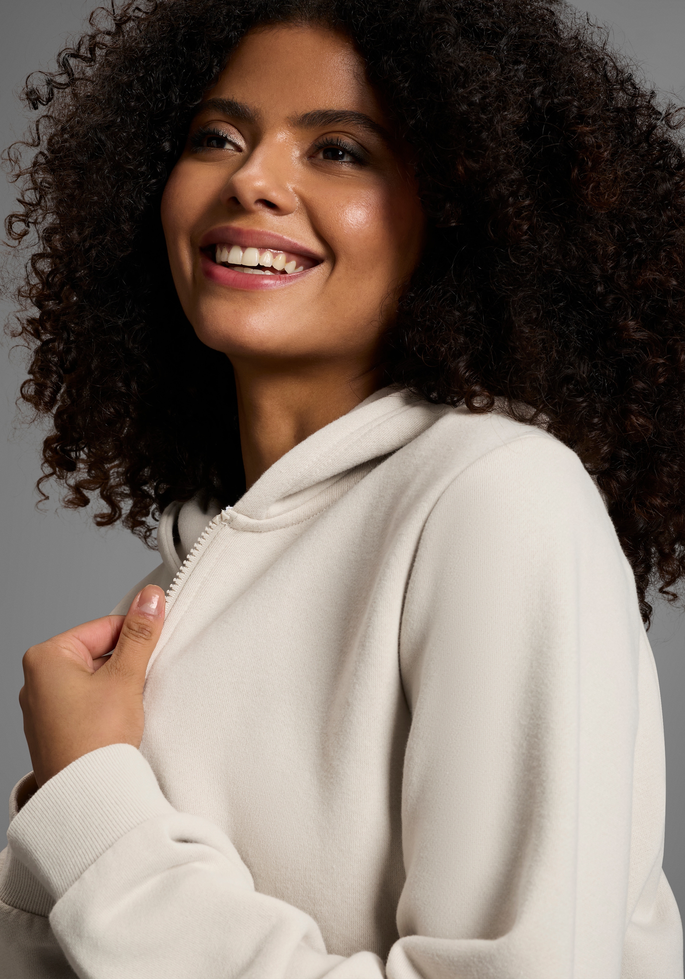 DELMAO Sweat à capuche mit Reissverschluss, Kapuze & Kängurutasche