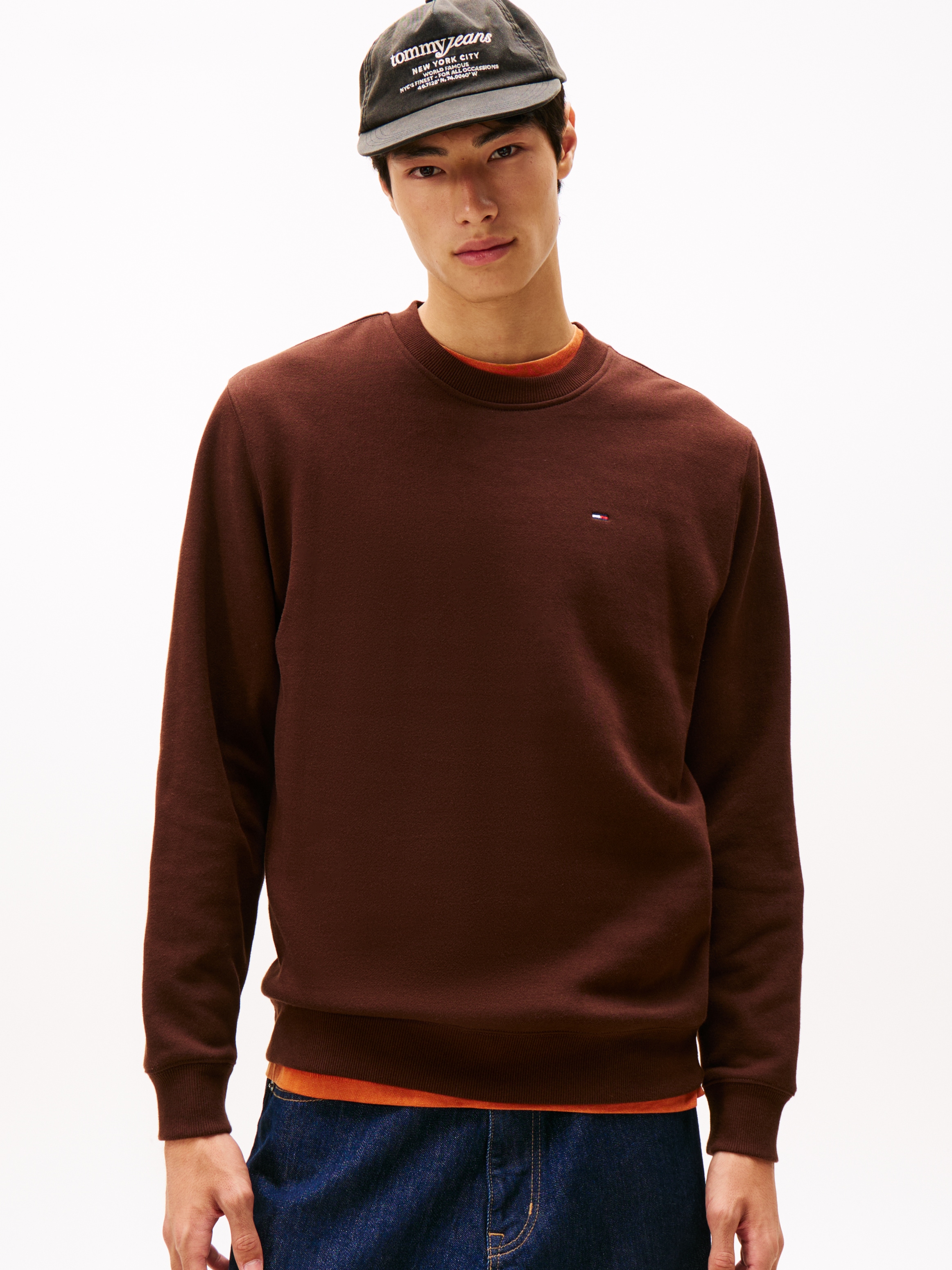 Tommy Jeans Sweatshirt »TJM REG S FLAG CREW«, Mit besticktem Markenlogo auf Brusthöhe
