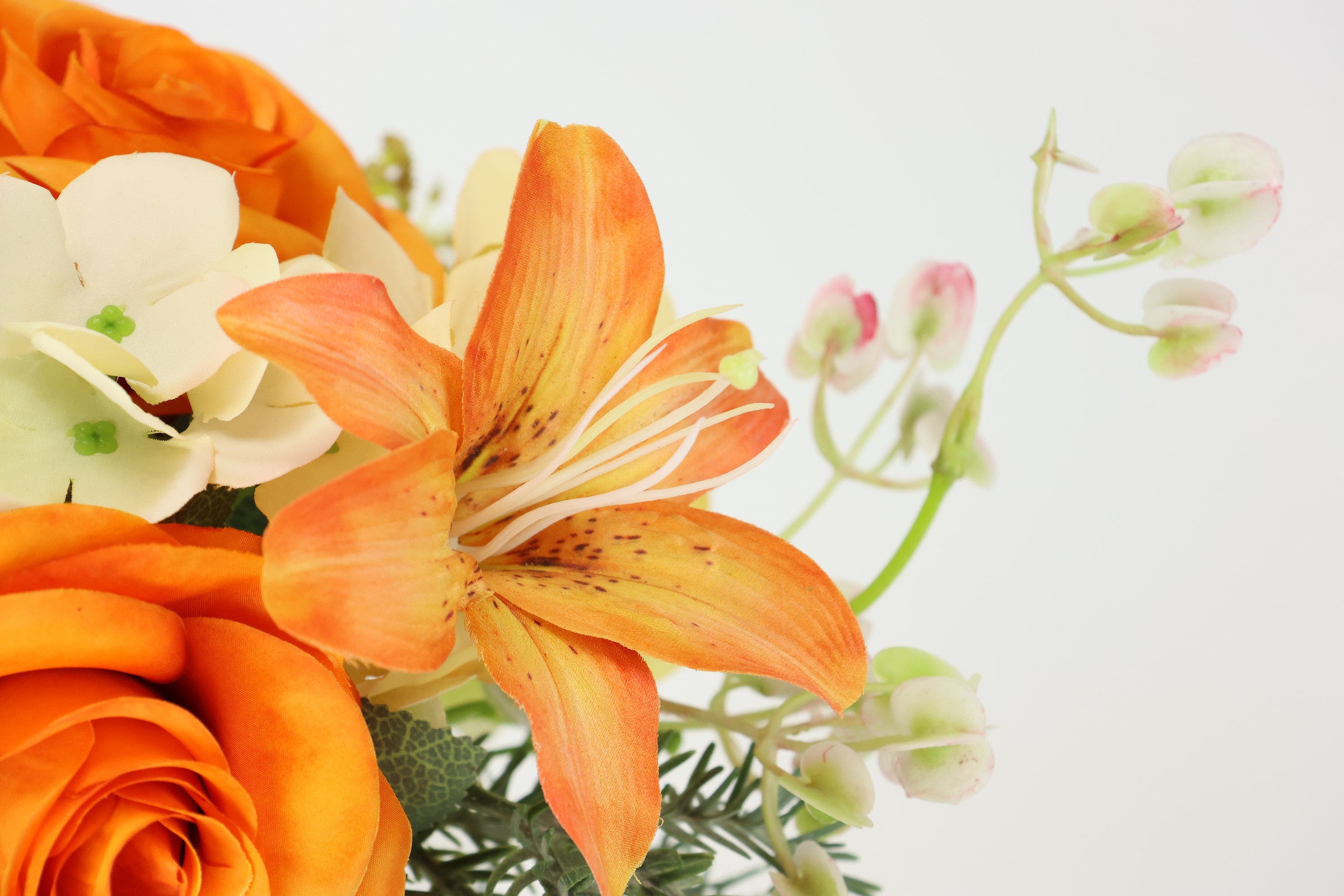 I.GE.A. Kunstblume »Kunstblumen-Strauss Rosen Lilien Hortensie«, Blumenstrauss Bouquet Blume Grabschmuck Aufleger Grabdeko