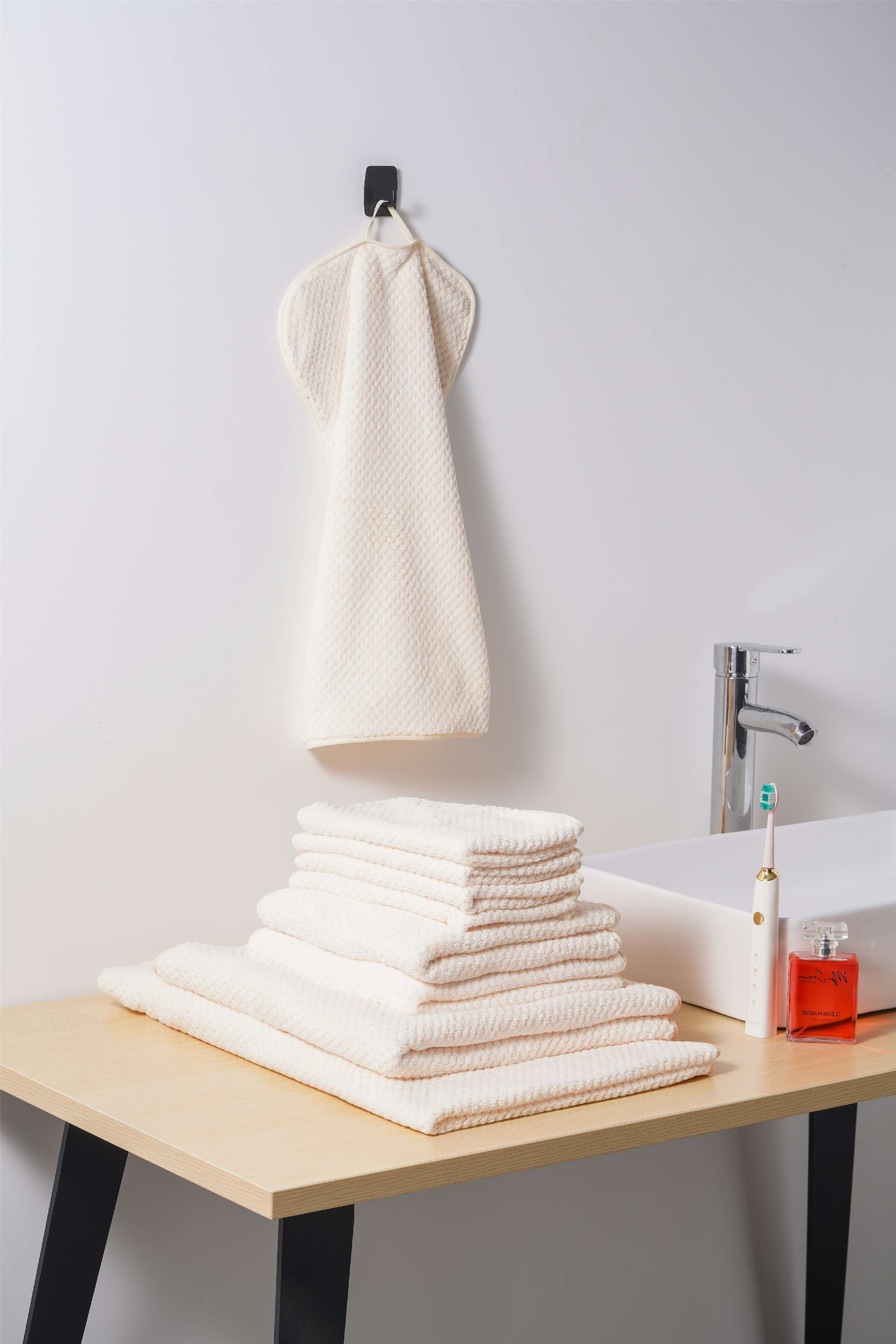 GOODproduct Handtücher »Parris, diverse Grössen, ideal als Sporthandtuch, Reisehandtuch« sehr leicht, kompakt, schnelltrocknend, Mikrofaser, mit Waffelmuster