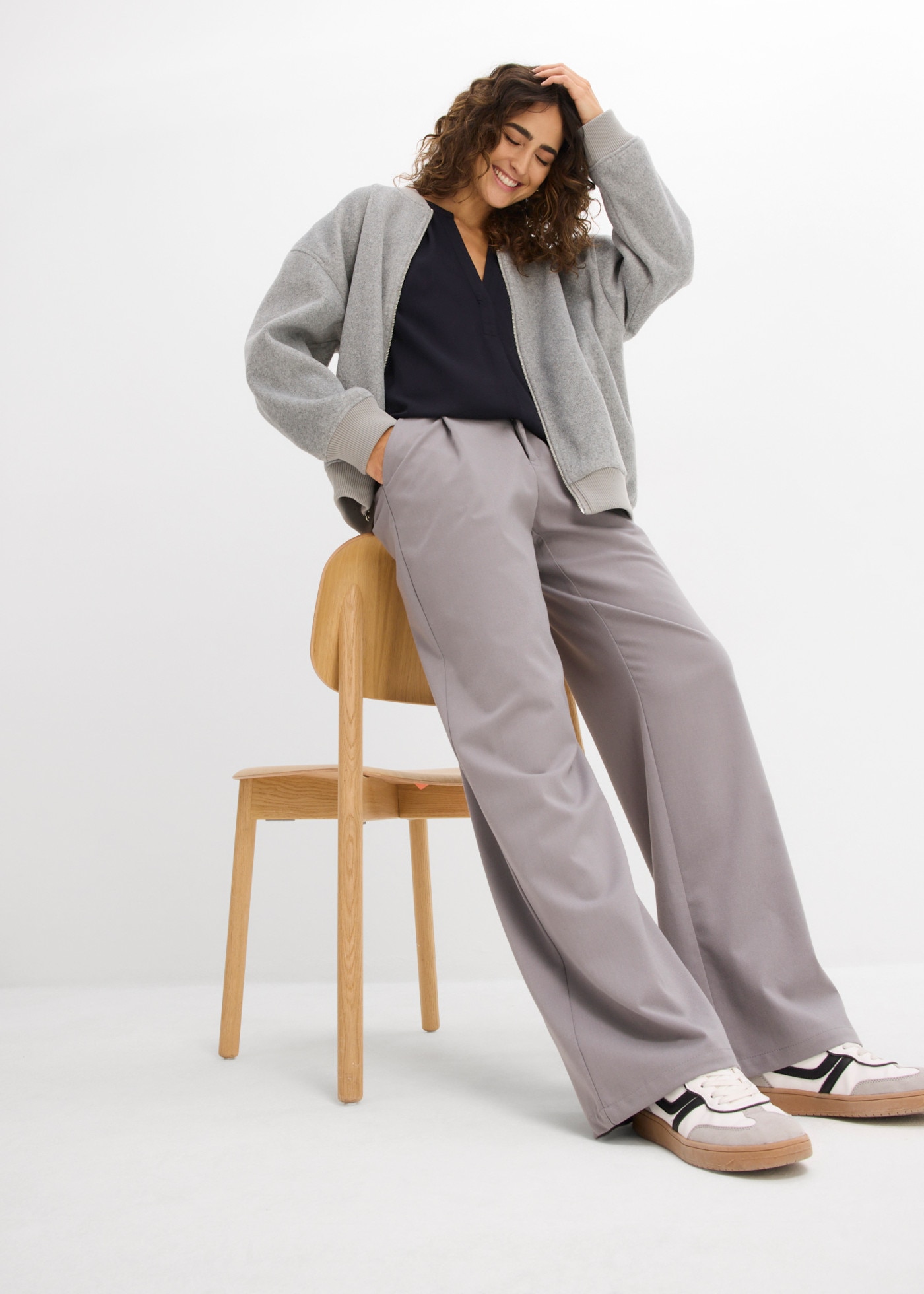bonprix Tunique longue coupe droite, manches courtes, col henley, en viscose
