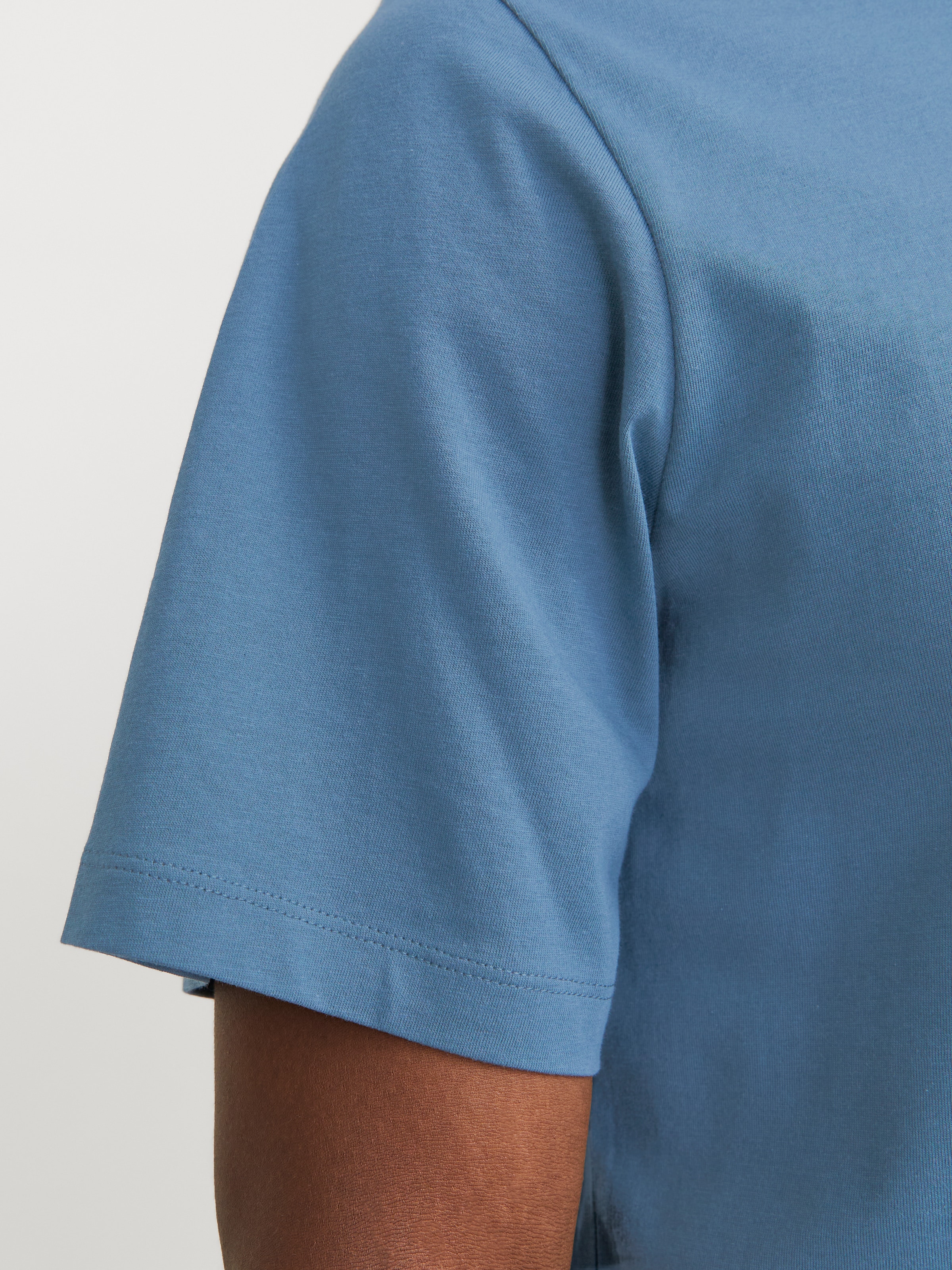 Jack & Jones Rundhalsshirt »JJELOGO TEE SS O-NECK 2 COL SS25 SN«, mit Logo Print
