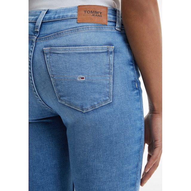 ♕ Tommy Jeans Skinny-fit-Jeans »NORA MR SKNY CE237«, mit Tommy Jeans  Logo-Badge & Stickereien versandkostenfrei bestellen