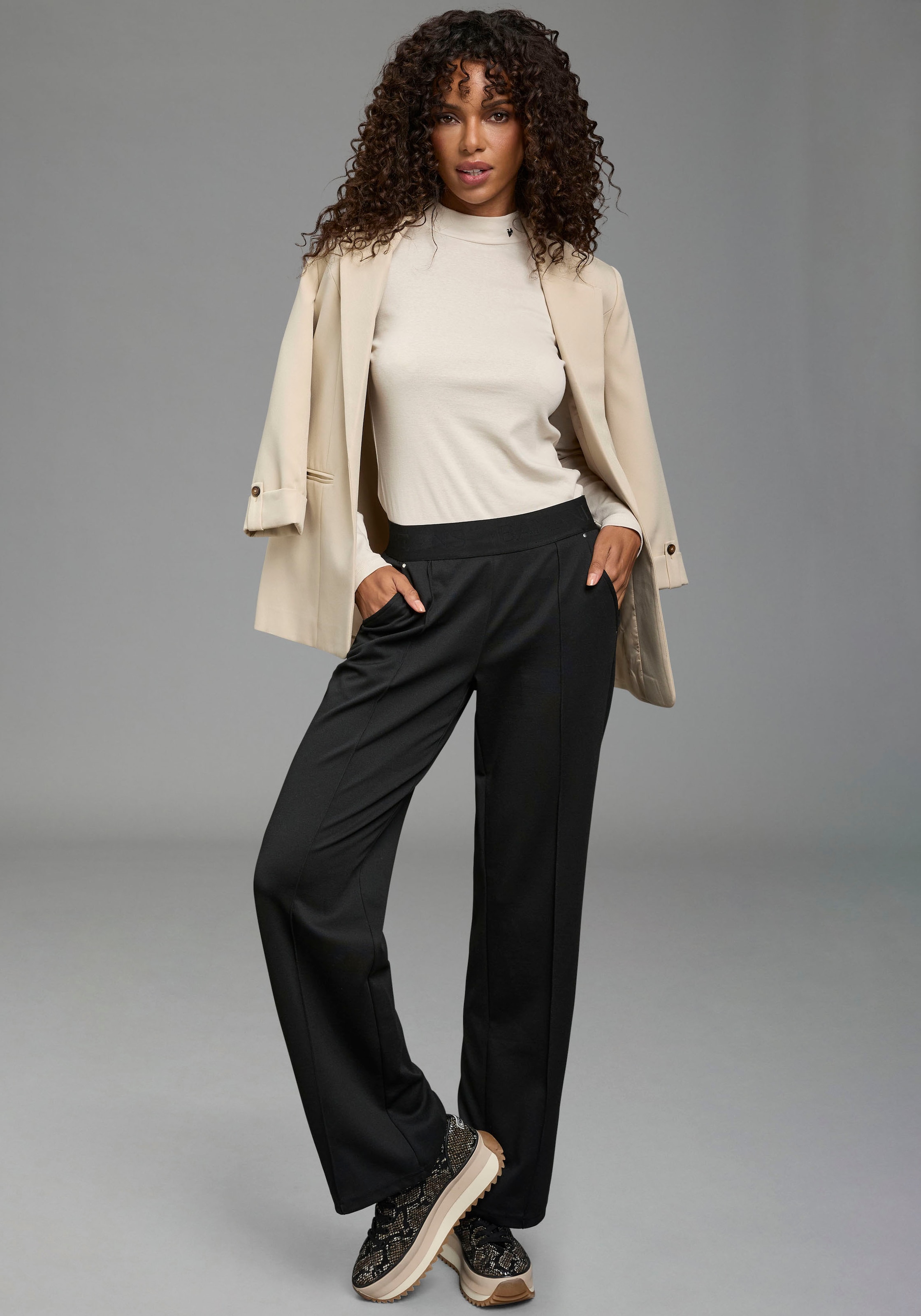 Bruno Banani Jerseyhose  in Anzug-Optik, moderner Wideleg-Shape, geprägtes Logo-Bündchen