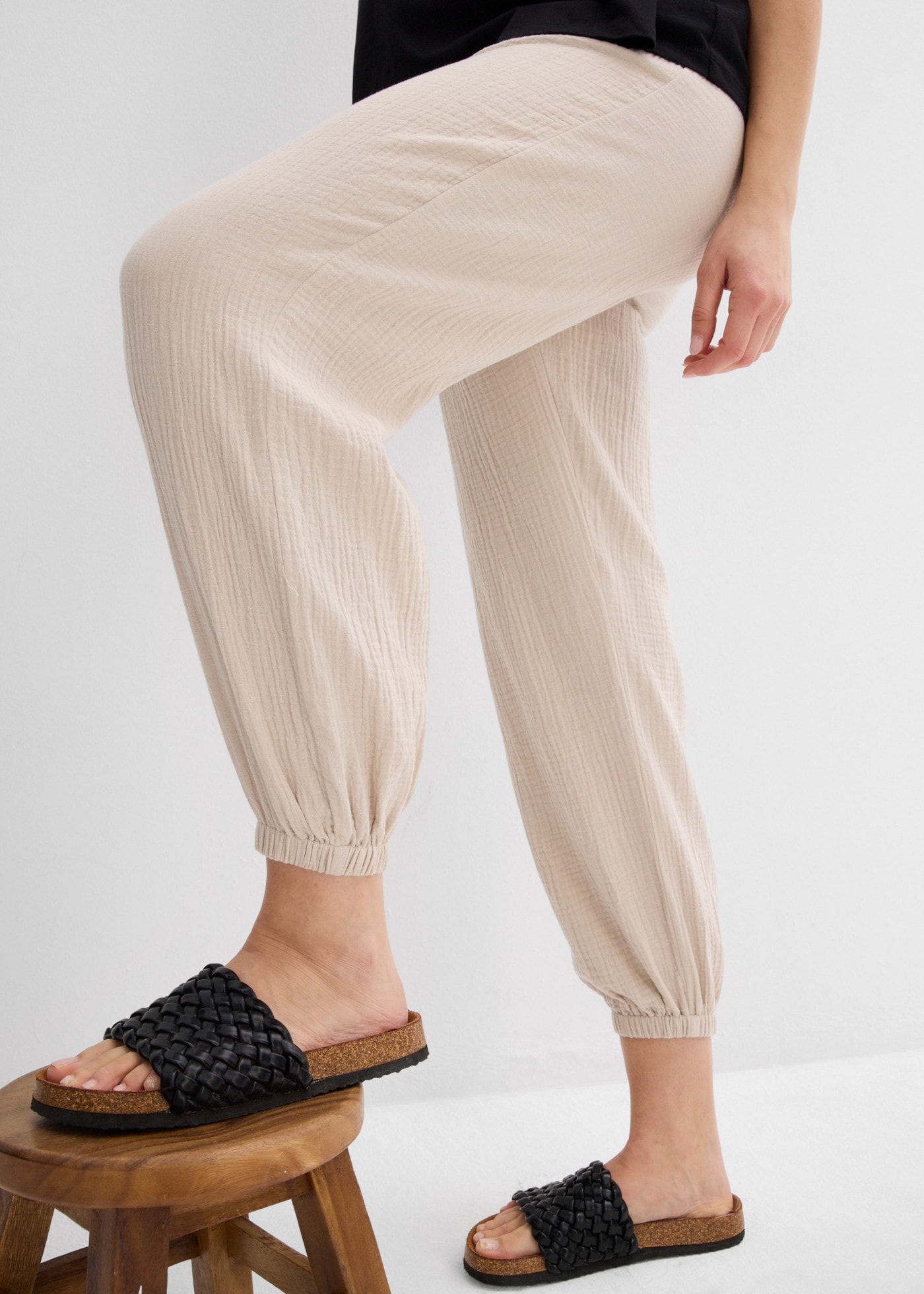 bonprix Pantalon de grossesse  en mousseline de coton, taille smock élastique, coupe ample