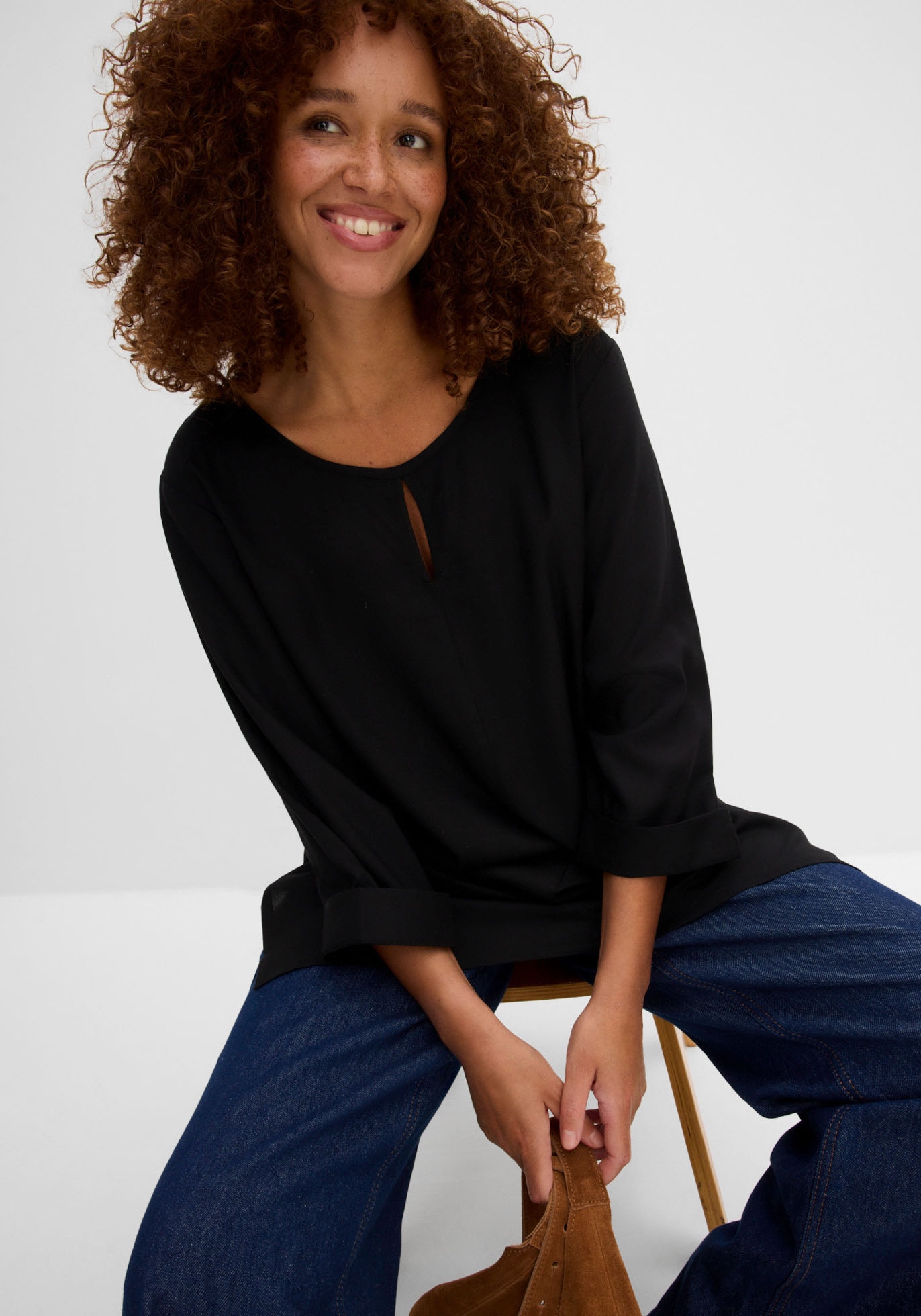bonprix Shirtbluse »Blusenshirt aus reiner Viskose« Oversize-Passform, mit Zipfelsaum, mit Ausschnittdetail, 3/4-Ärmel