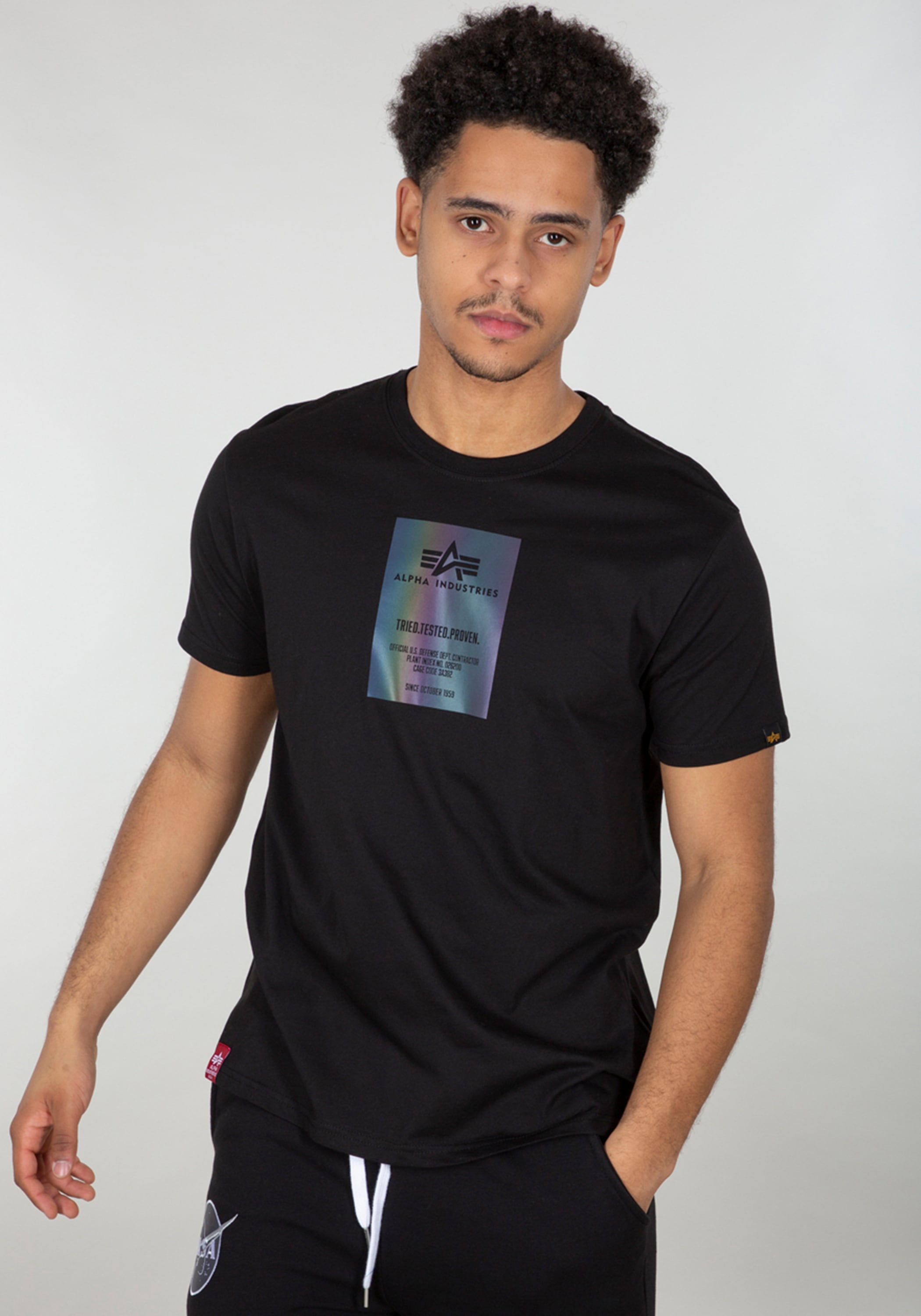 Image of Alpha Industries T-Shirt "Rainbow Reflective Label T-Shirt"