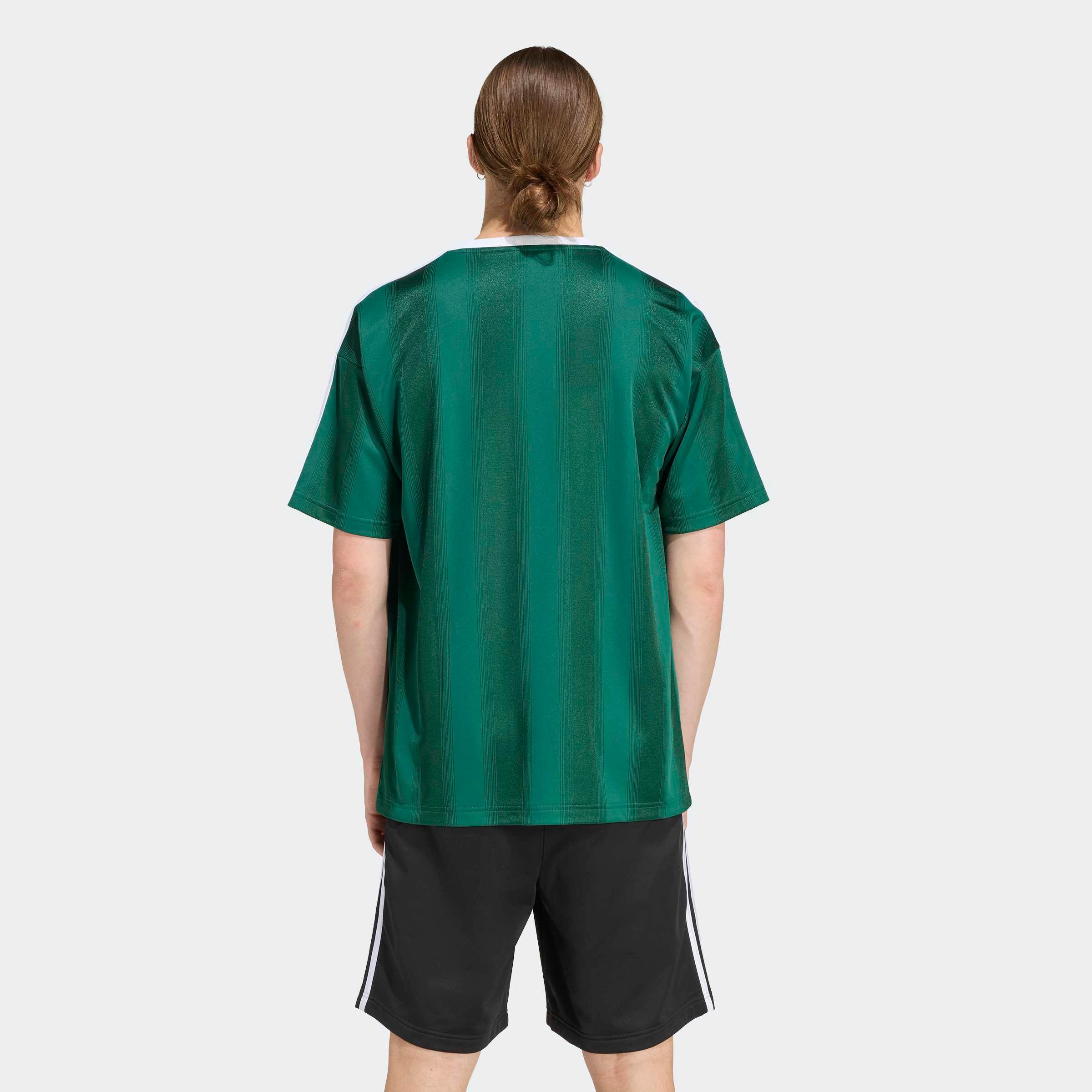 adidas Originals T-Shirt »ADIDAS ADICOLOR JACQUARD TRIKOT« lockere Passform, Rundhalsausschnitt, mit klassischem Trefoil Logo