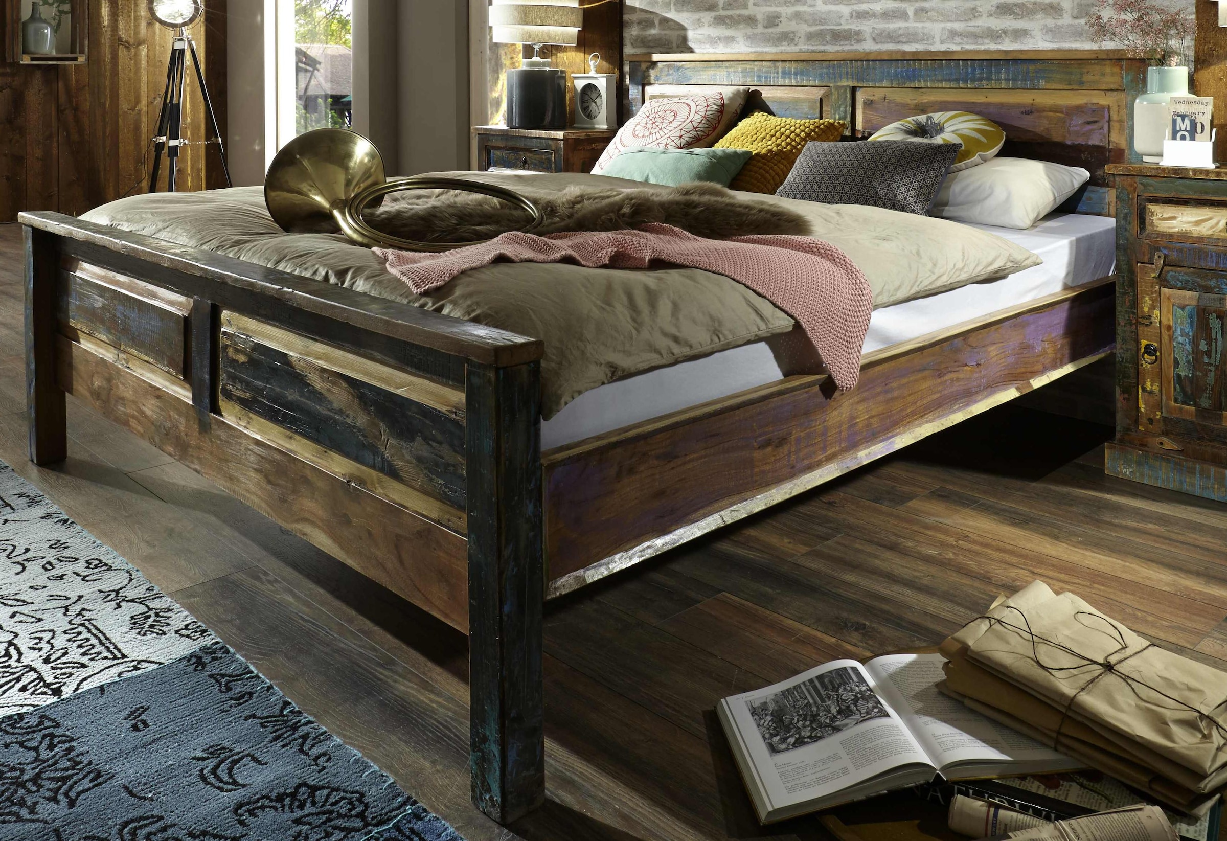 Image of SIT Massivholzbett "Timișoara aus Altholz im Vintage- & Shabby-Chic-Look" Aus recyceltem Altholz – jedes Bett ein charaktervolles Unikat