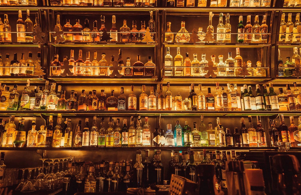 Image of Papermoon Fototapete »WAND DER BAR-PUB BISTRO CAFE' RESTAURANT GETRÄNKE KIEW«, Vliestapete, hochwertiger Digitaldruck, inklusive Kleister bei Ackermann Versand Schweiz