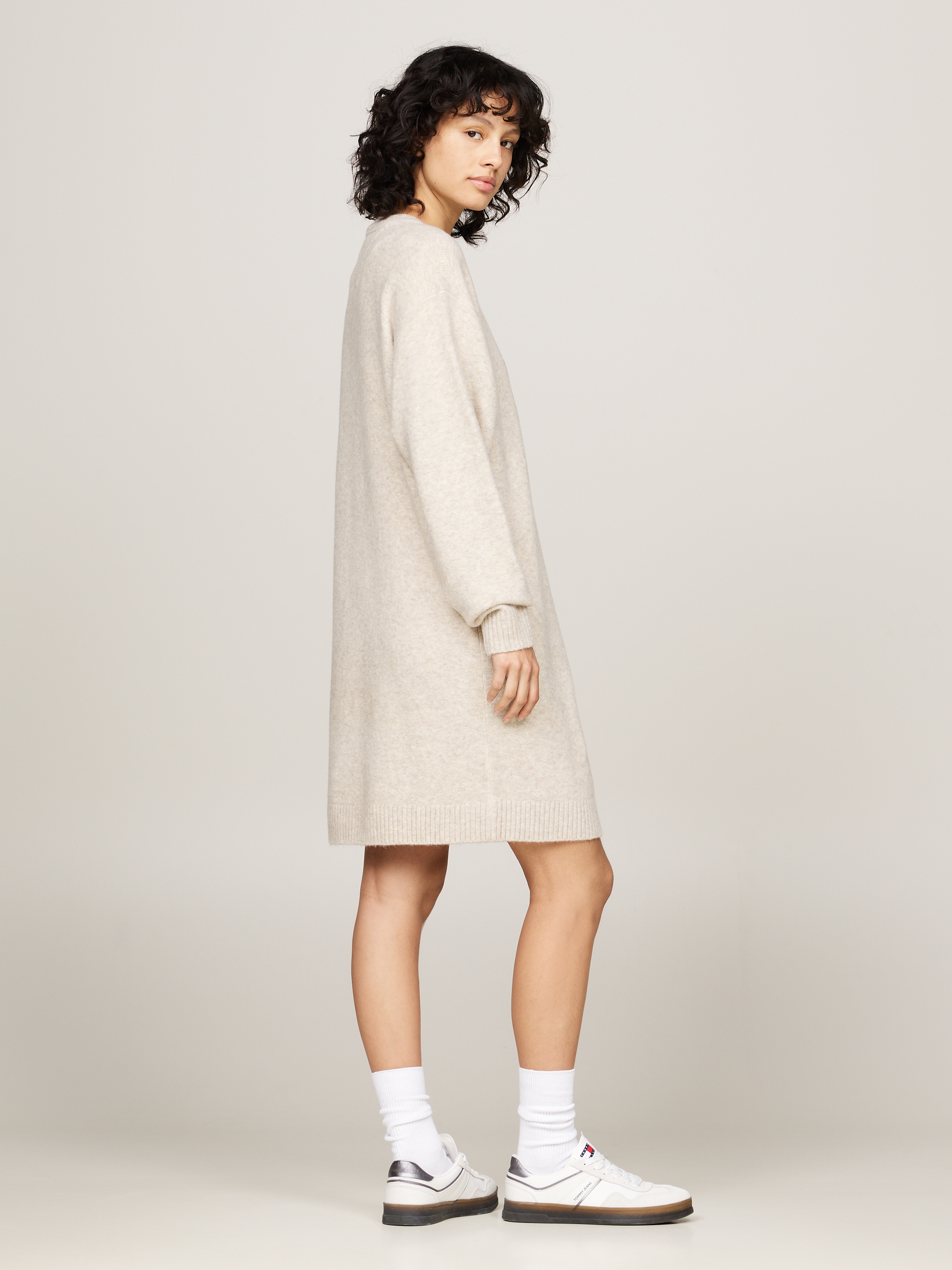 Tommy Jeans Curve Strickkleid »TJW MLNGE FLAG SWEATER DRESS EXT«, in Grossen Grössen, mit Wollanteil & Elasthan, Logo-Flag
