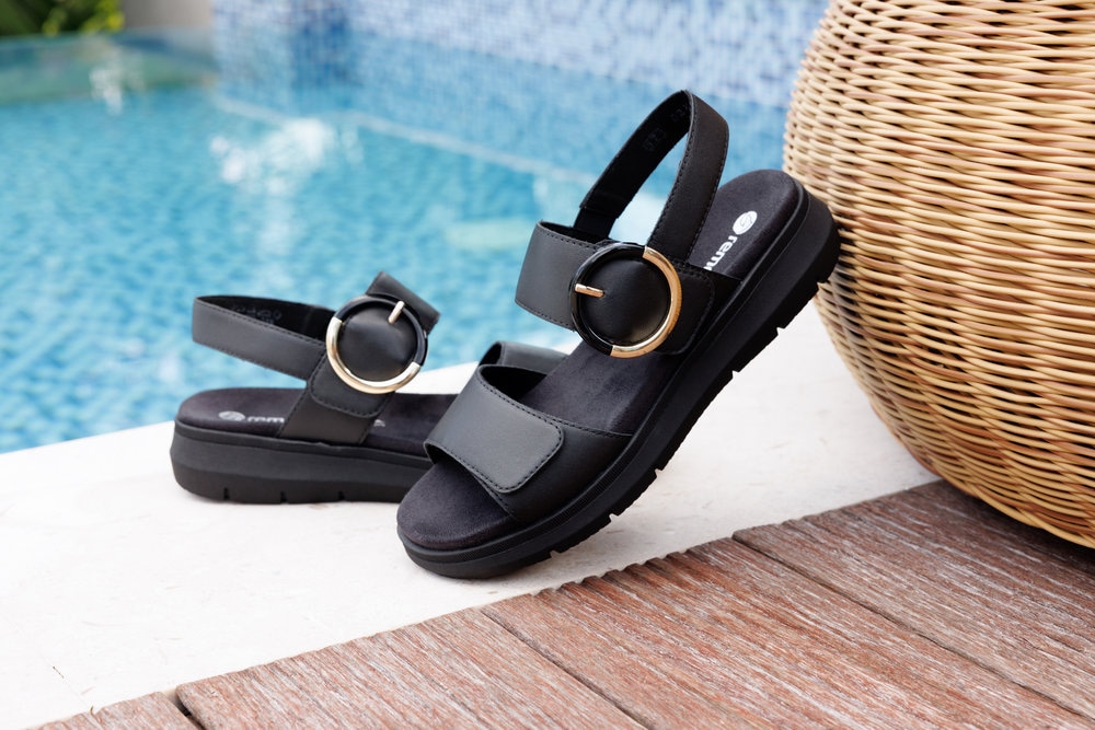 Remonte Riemchensandale  , Sandale, Bequemschuh, Sommerschuh mit praktischen Klettverschlüssen