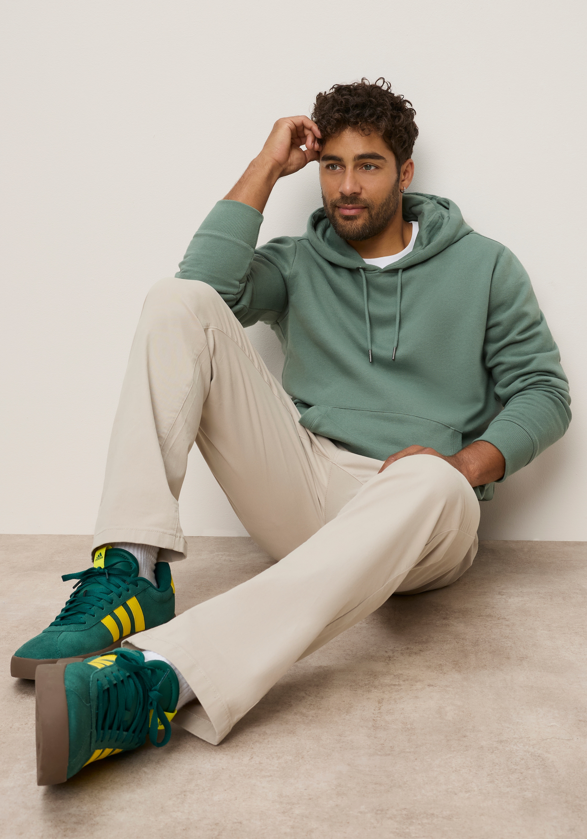 Man's World Sweat à capuche , avec poche kangourou, aussi disponible en grandes tailles
