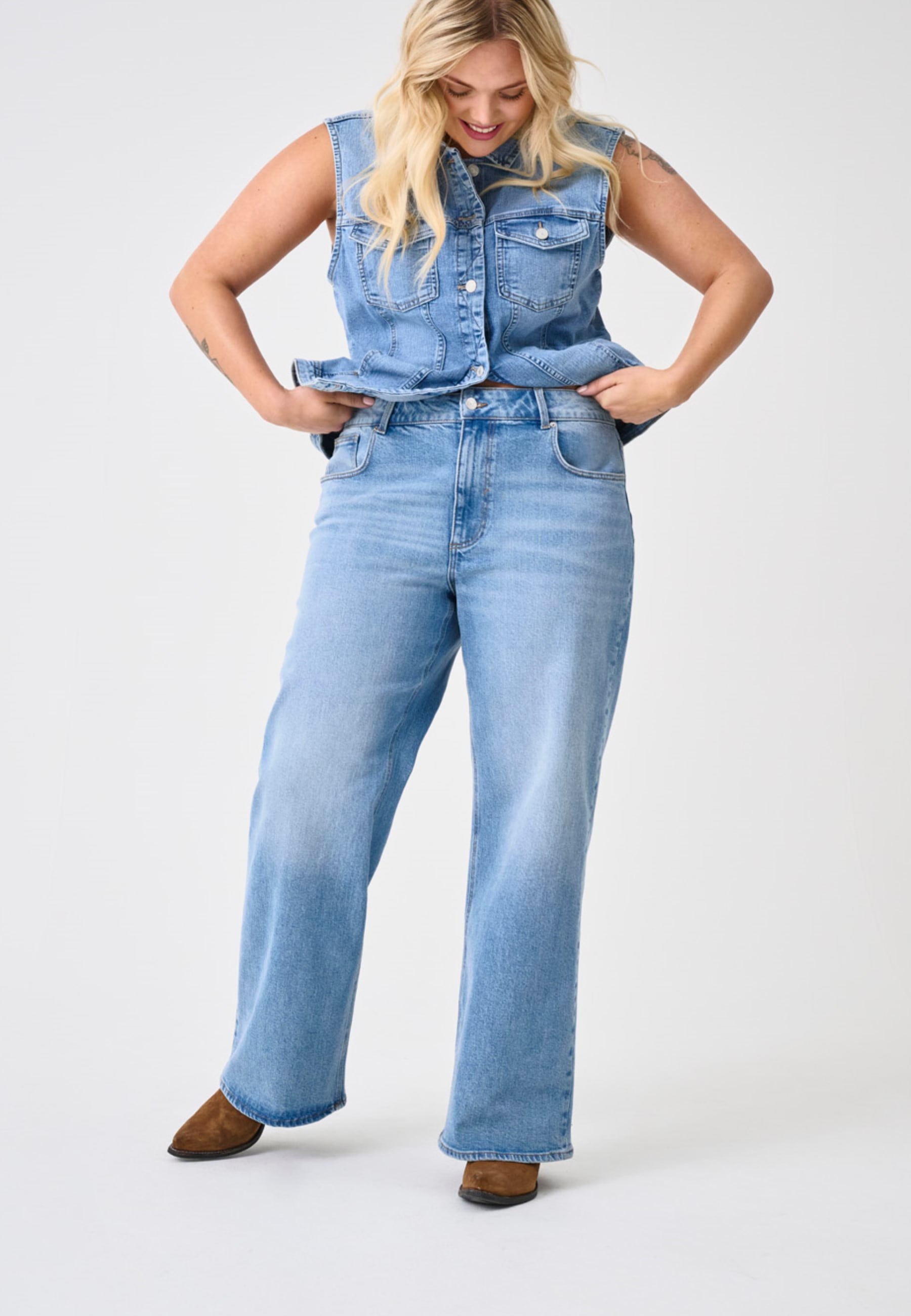 ONLY CARMAKOMA High-waist-Jeans »CARJUICY HW WIDE LEG REA365«