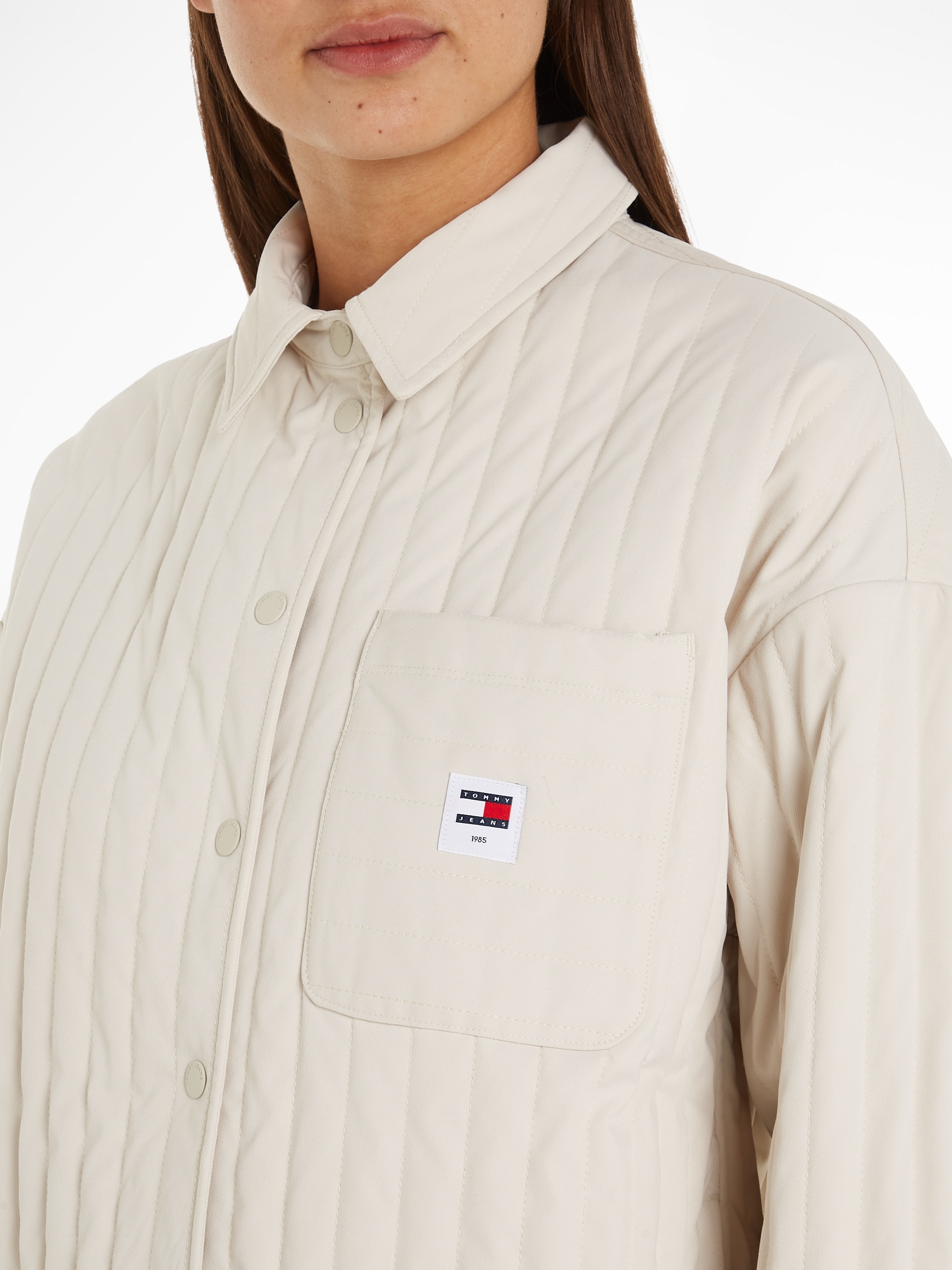 Tommy Jeans Blusentop »TJW QUILTED OVERSHIRT«, mit Logopatch
