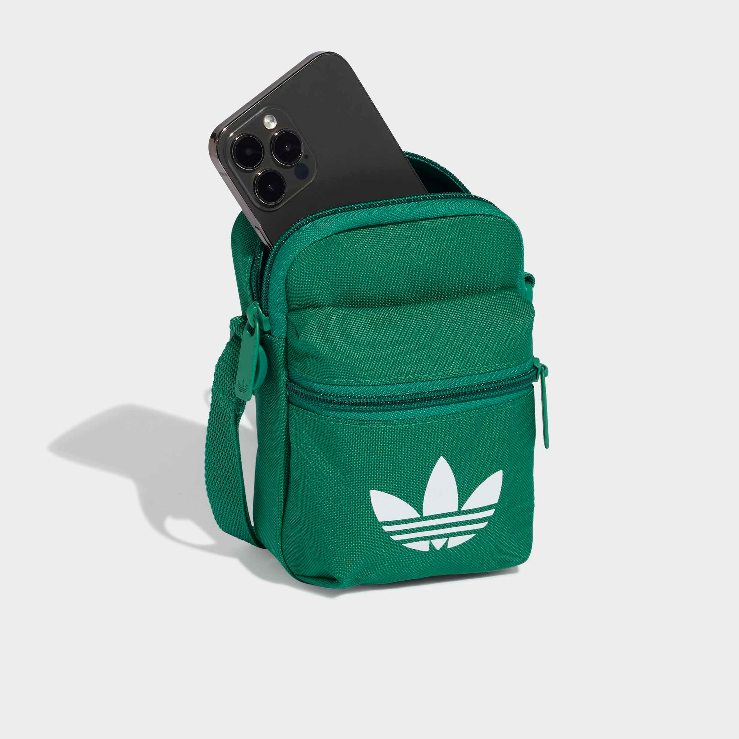 adidas Originals Sporttasche »ADICOLOR CLASSIC FESTIVAL« aus Polyester, kompakte Grösse