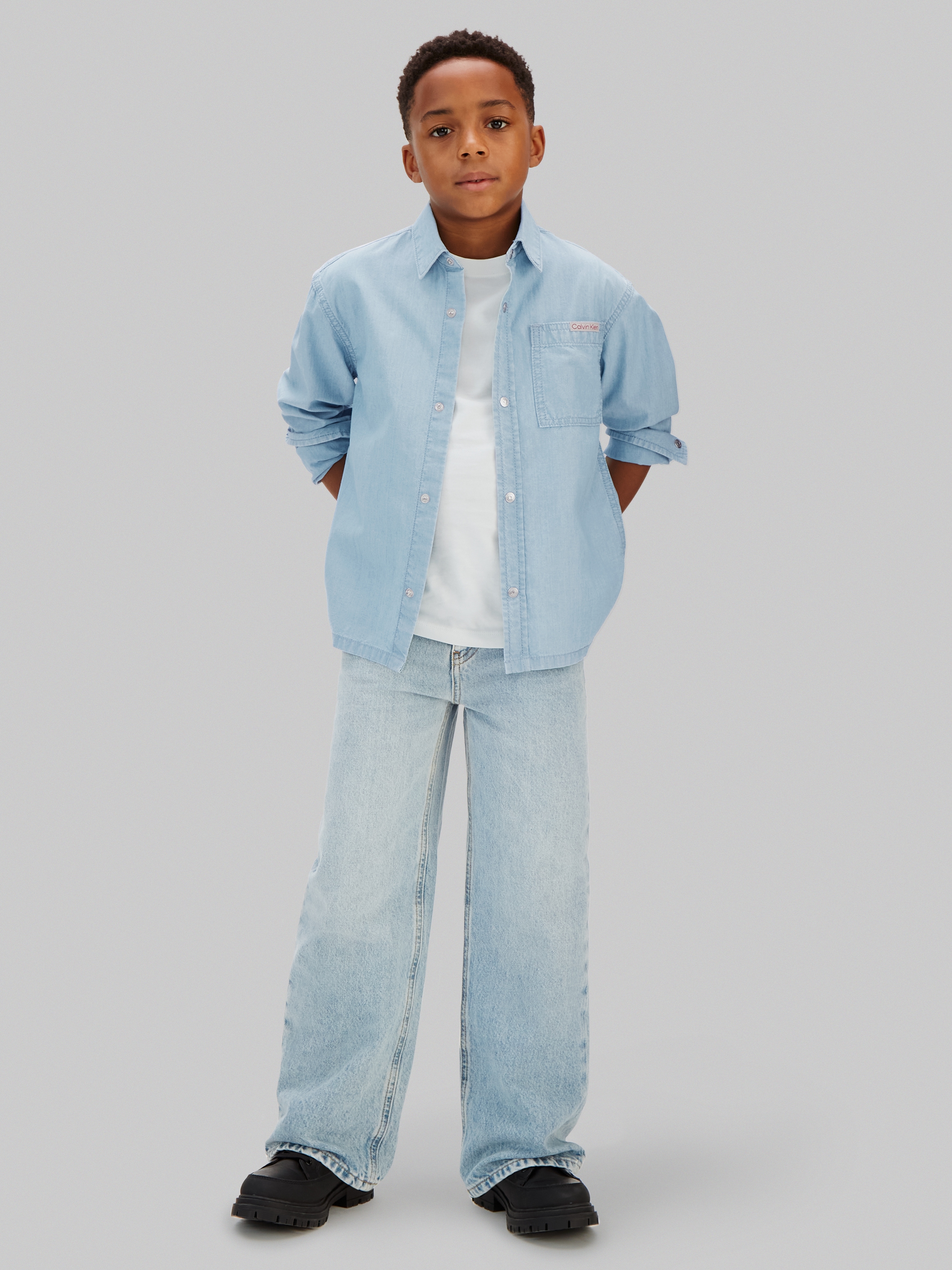Calvin Klein Jeans Chemise en jean »CHAMBRAY WOVEN« coupe Regular pour enfants avec poche poitrine