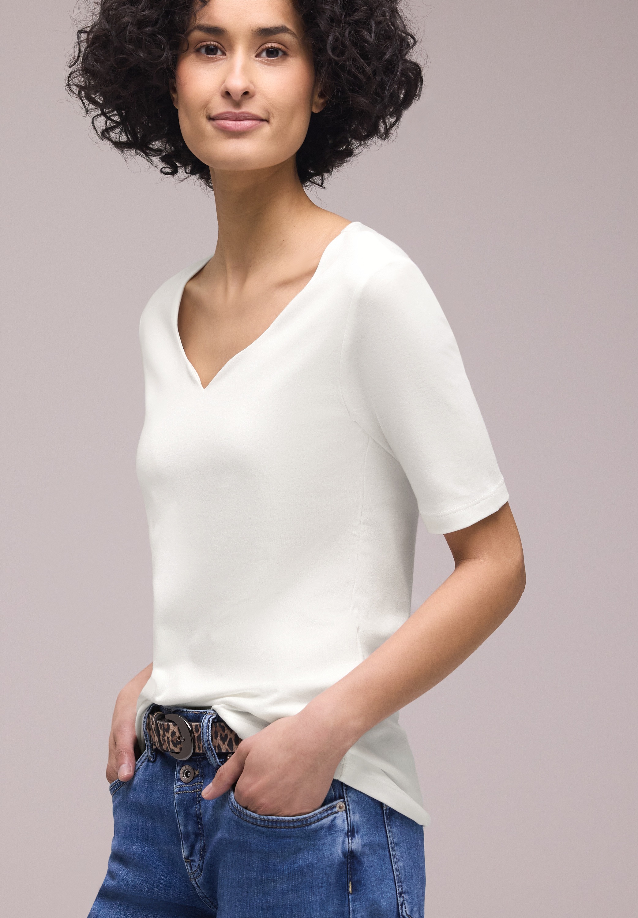 Image of STREET ONE Kurzarmshirt "Style Ada" Sommershirt mit Herz-Ausschnitt
