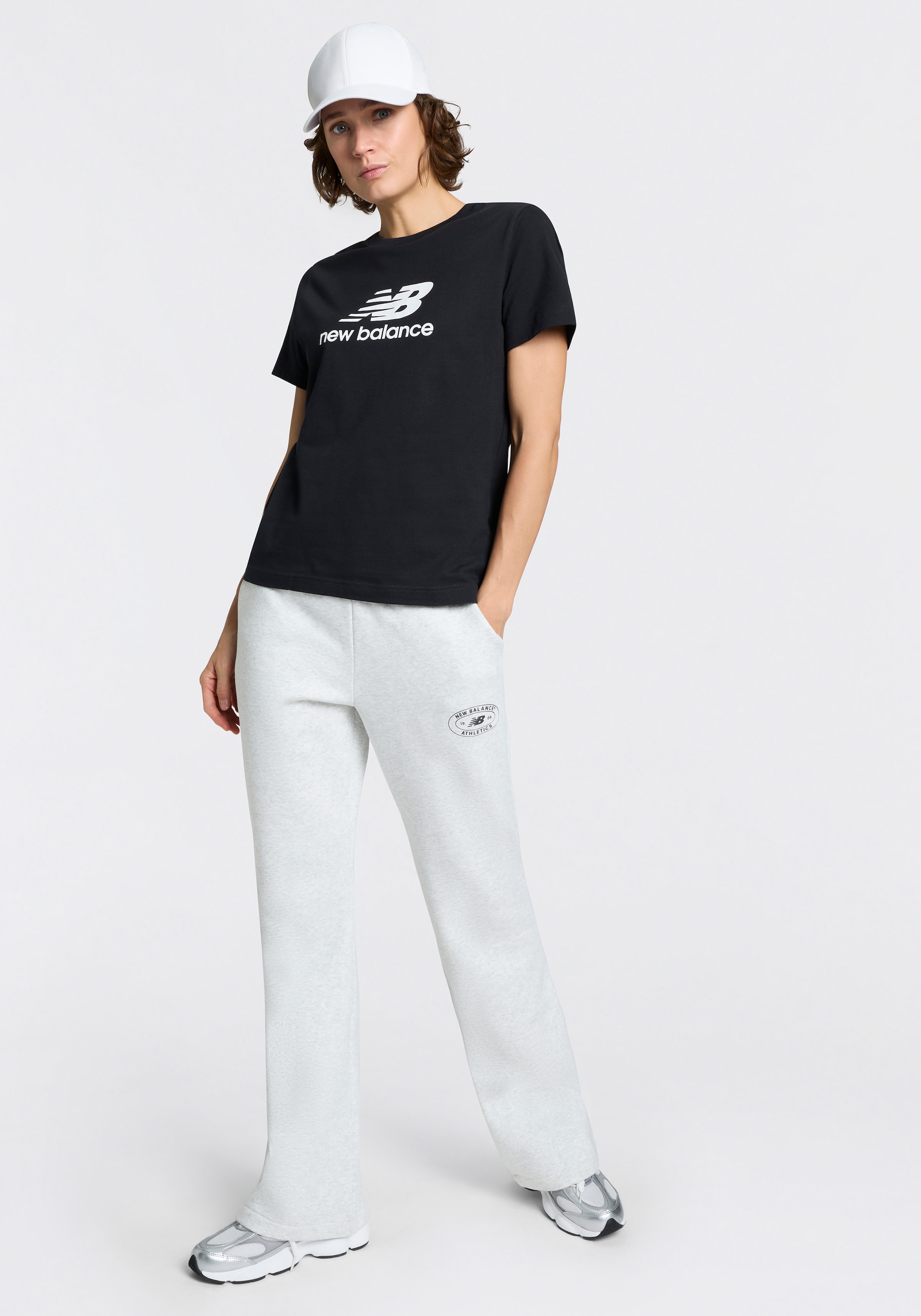 New Balance Pantalon sweat »REIMAGINED FLEECE PANT«  pour adultes, forme pantalon longue, avec lignes claires