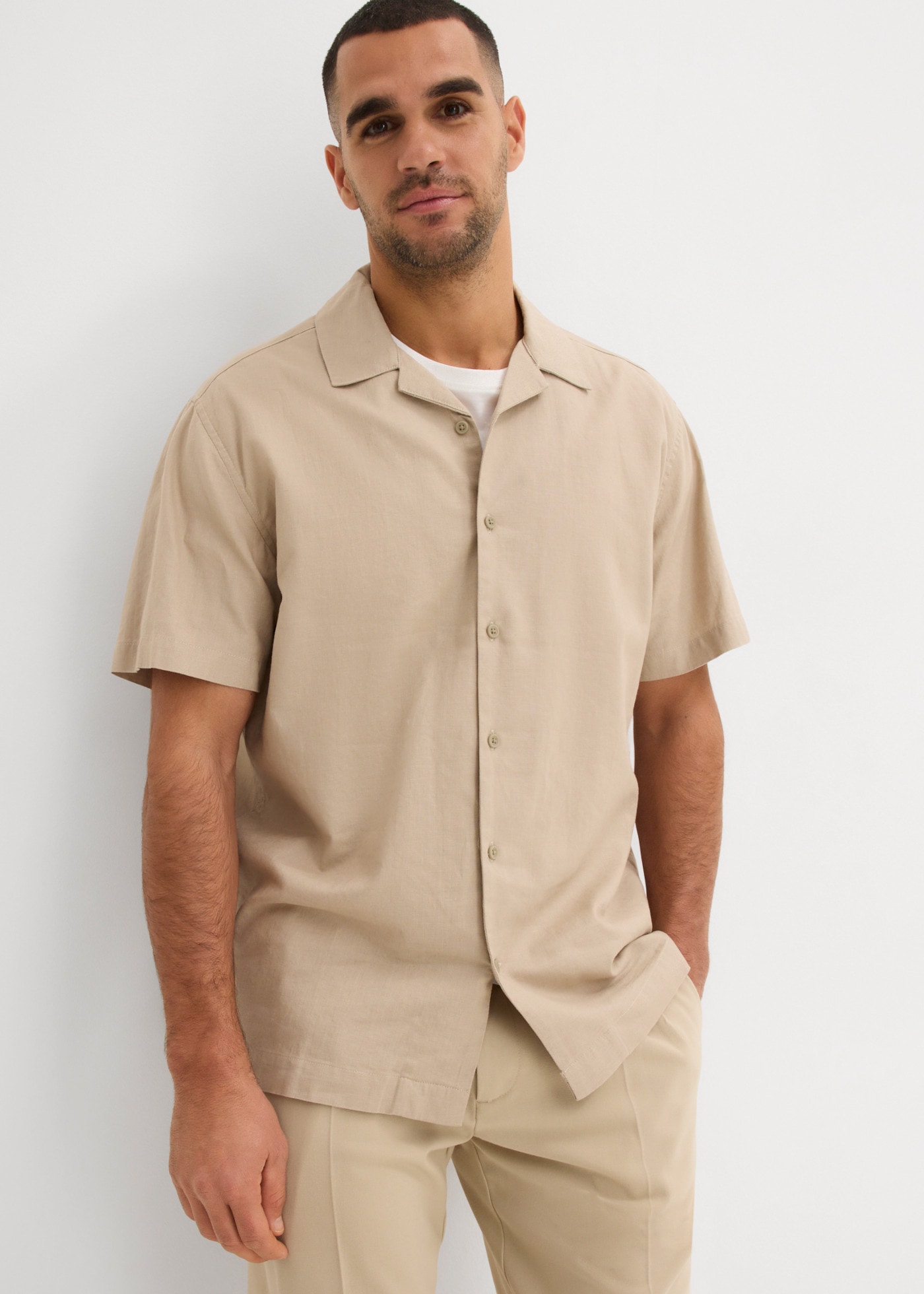 Image of bonprix Kurzarmhemd Lockerer Loose Fit, Reverskragen, aus Leinen-Mix, Kurzarm-Design