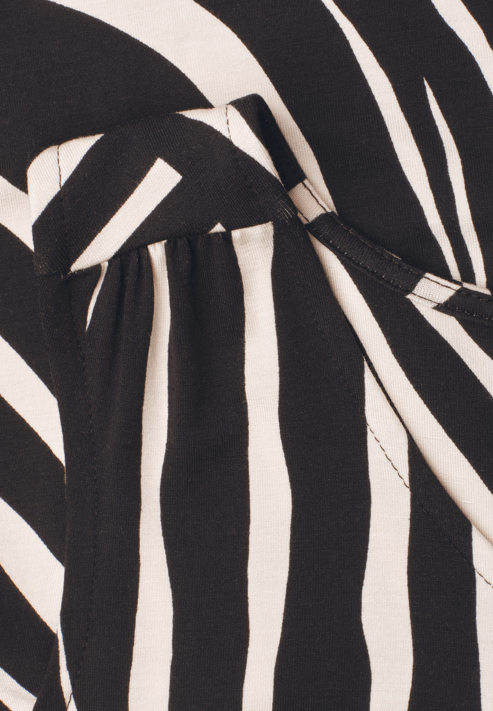 STREET ONE Haut de chemise Sommertop bedruckt mit V-Neck und Elastiksaum
