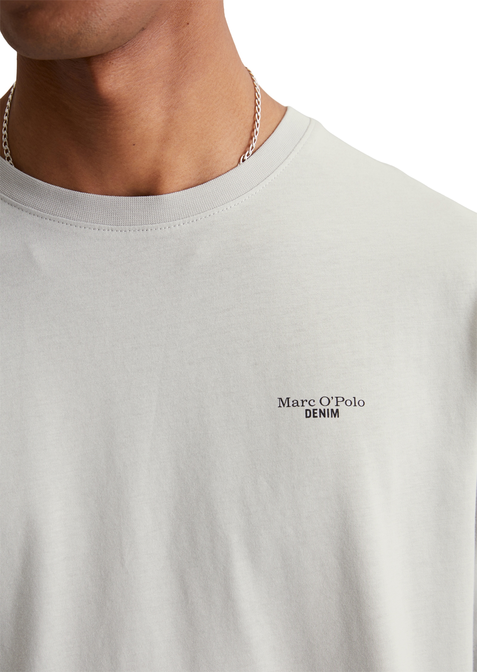 Marc O'Polo DENIM T-Shirt, Ein dezenter Logo-Print auf der Brust