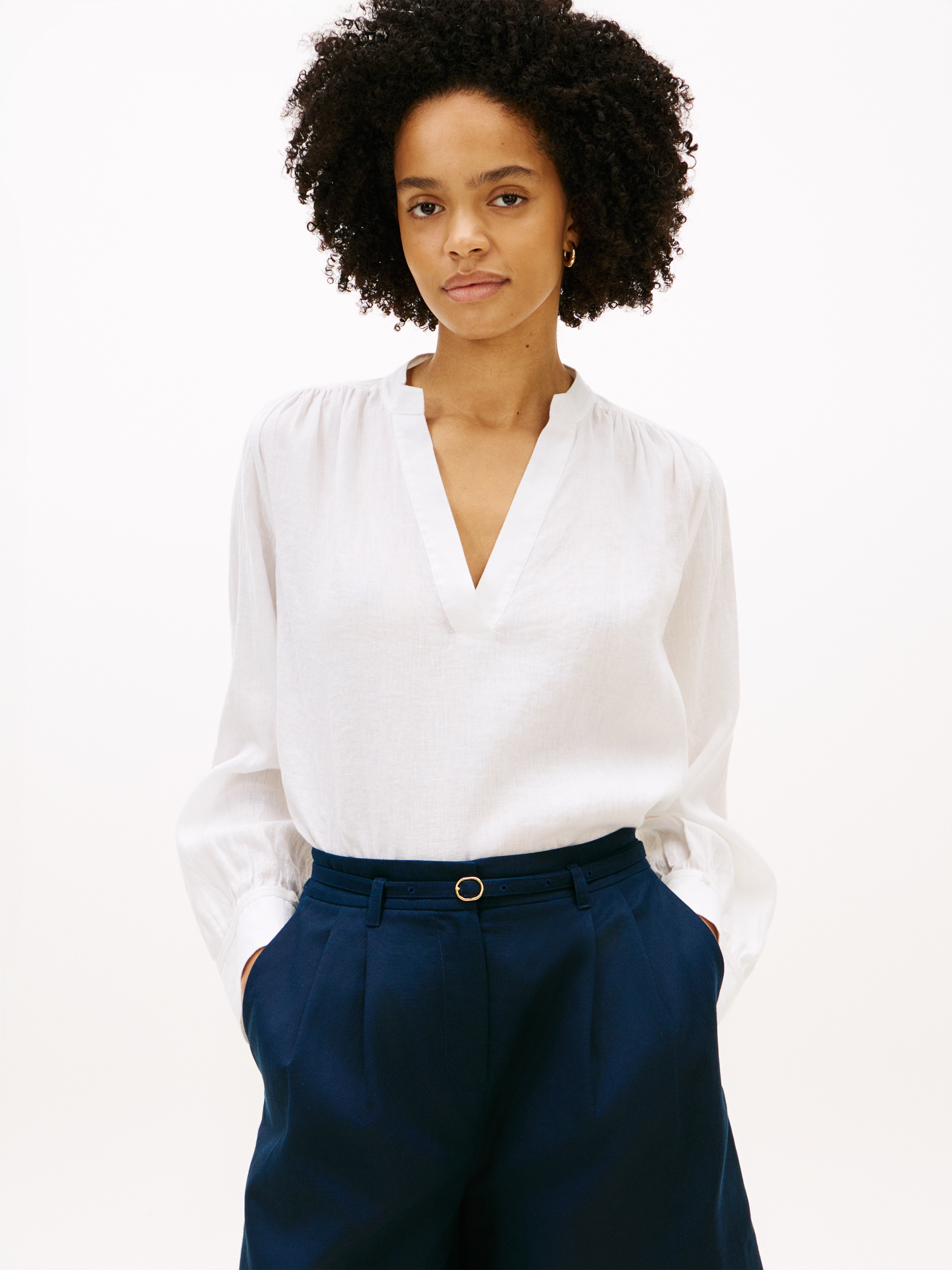 Image of Tommy Hilfiger Langarmbluse "ESSENTIAL LINEN V-NECK LONGSLEEVE BLOUSE" mit gerafften Schultern, Relaxed Fit
