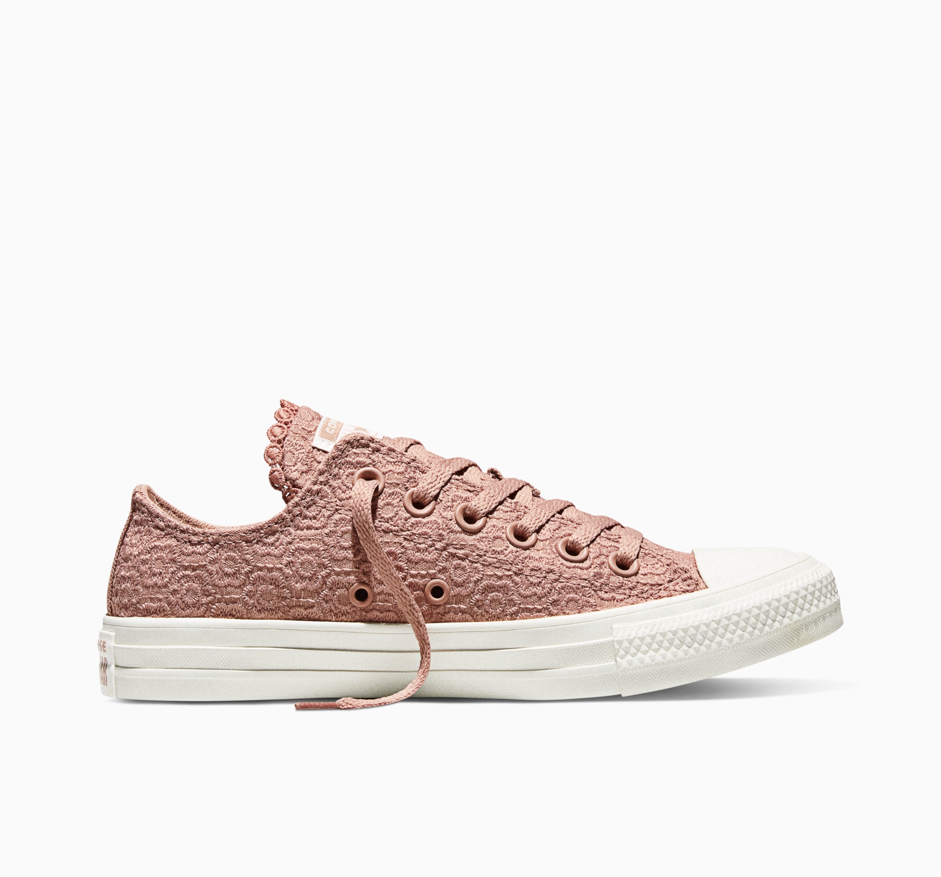Converse Sneaker »CONVERSE CHUCK TAYLOR ALL STAR CROCHET FLORALS«  für sportlichen Look im Alltag, leicht profiliertes Laufsohlenprofil